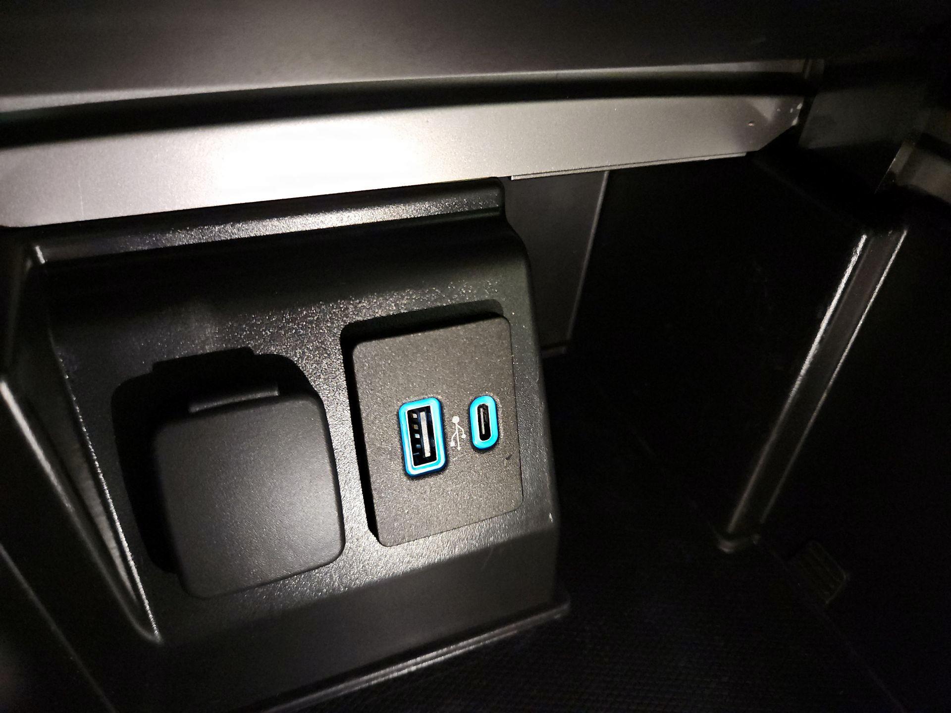 Thumbnail: 2020 Ford Explorer - 19