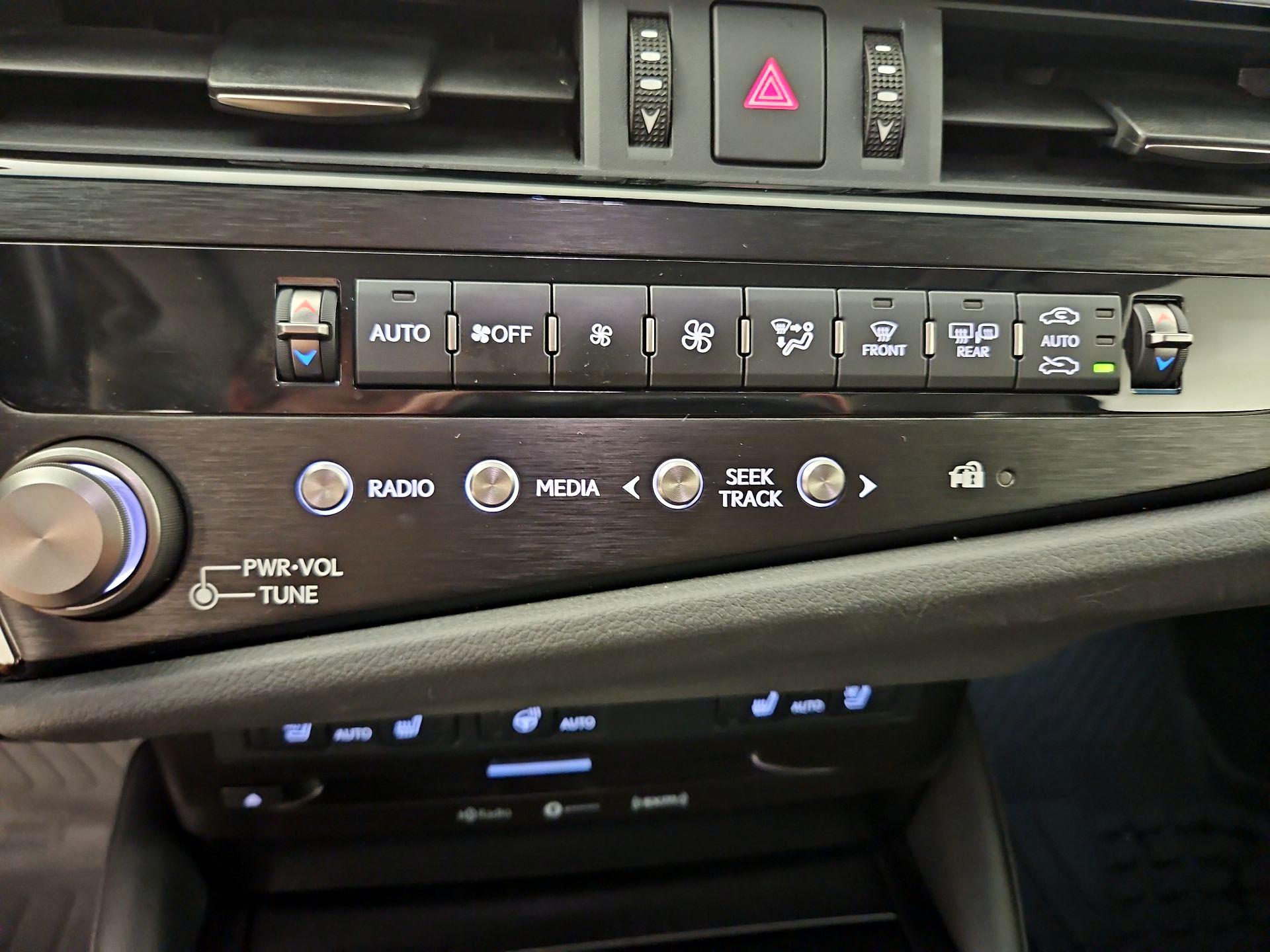 Thumbnail: 2022 Lexus ES - 16
