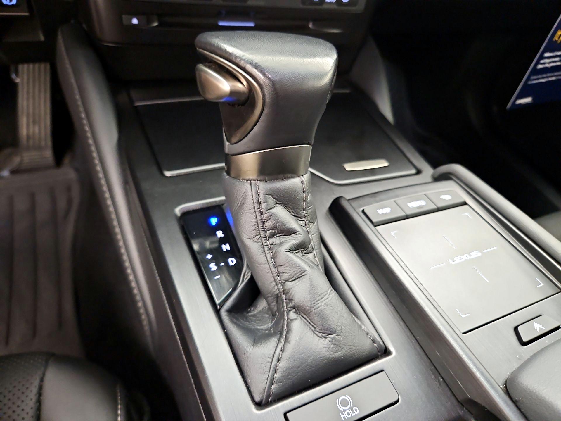 Thumbnail: 2022 Lexus ES - 17