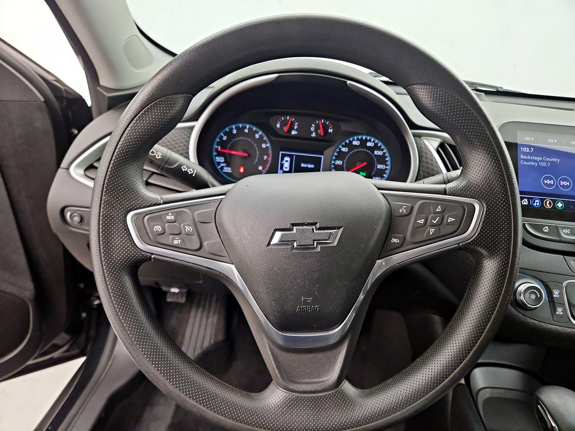 Thumbnail: 2022 Chevrolet Malibu - 10