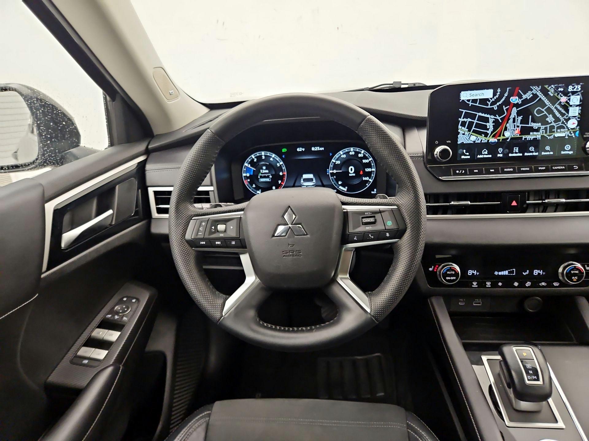 Thumbnail: 2023 Mitsubishi Outlander - 10
