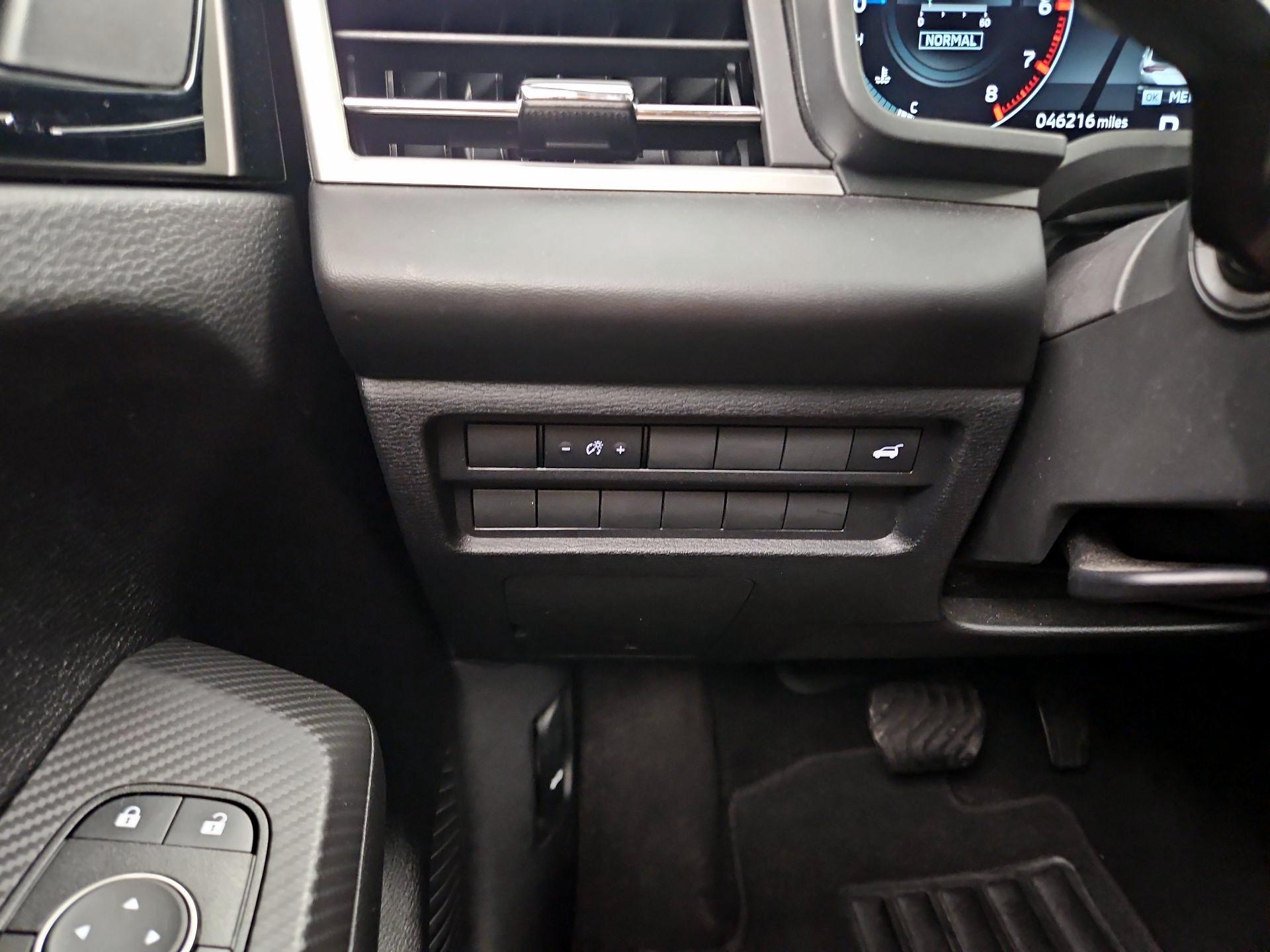 Thumbnail: 2023 Mitsubishi Outlander - 13