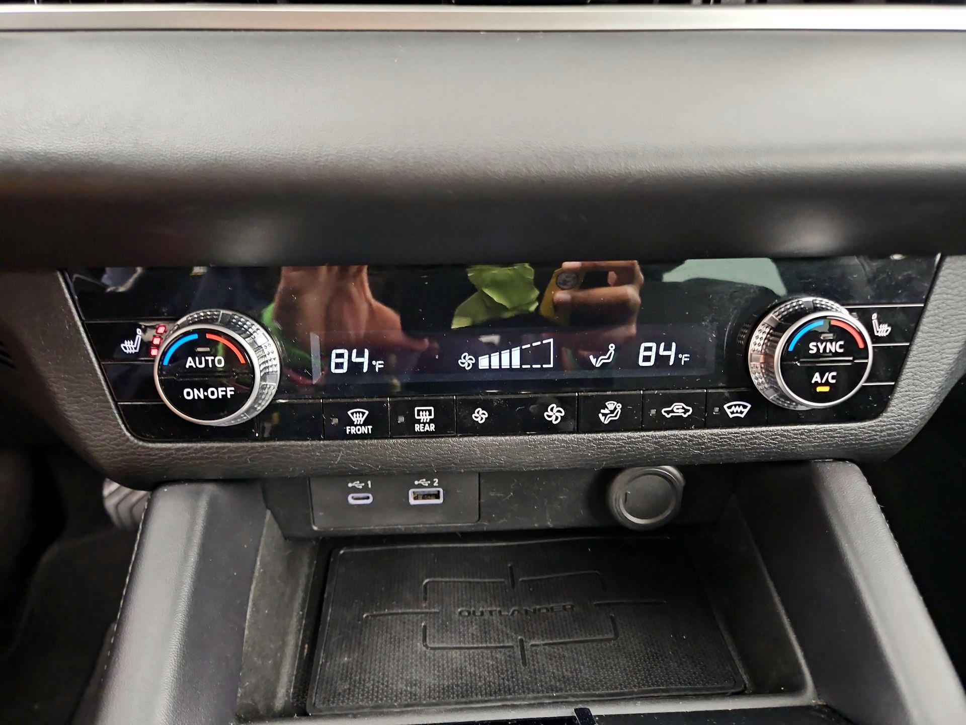 Thumbnail: 2023 Mitsubishi Outlander - 17