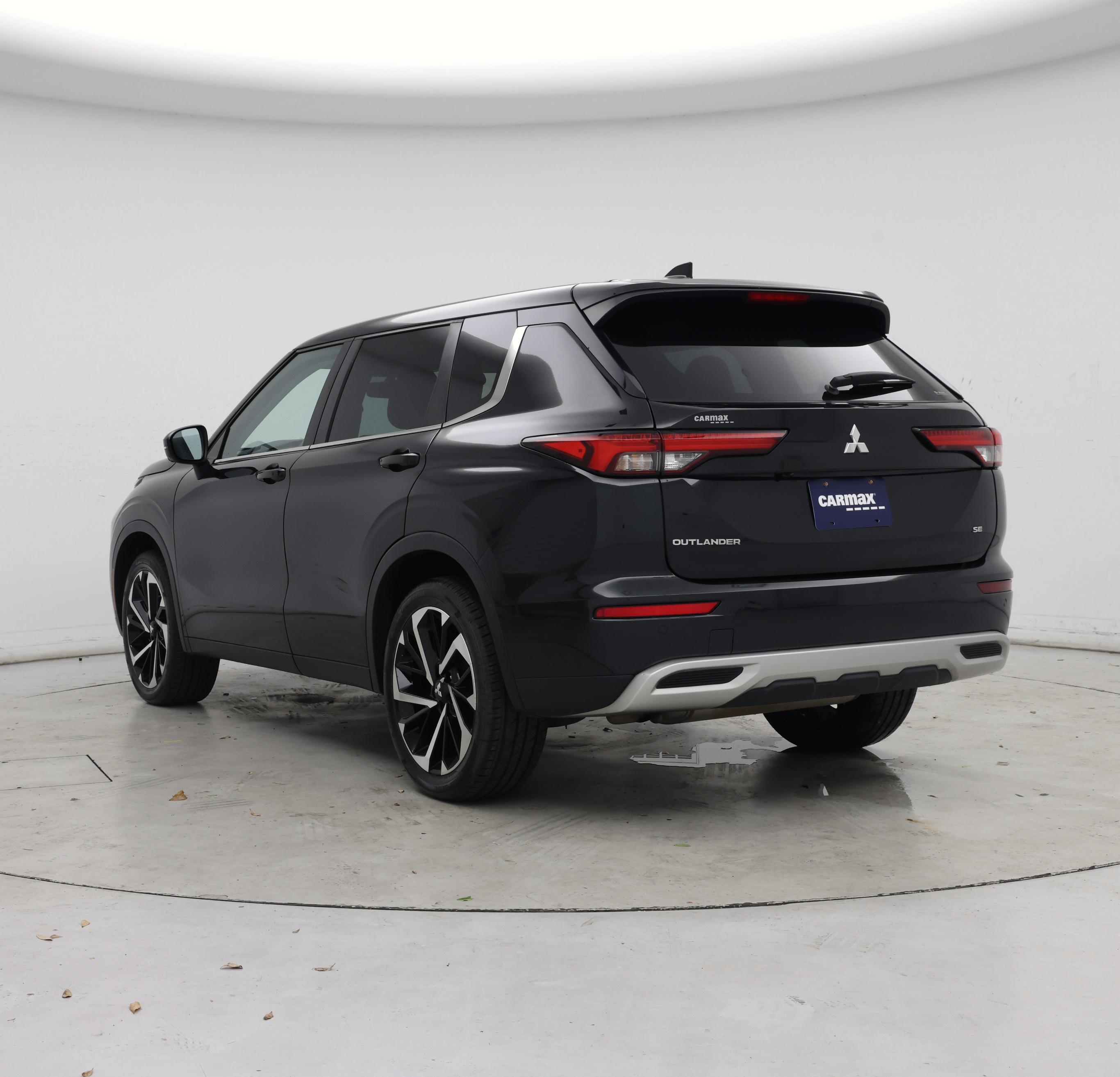 Thumbnail: 2023 Mitsubishi Outlander - 2