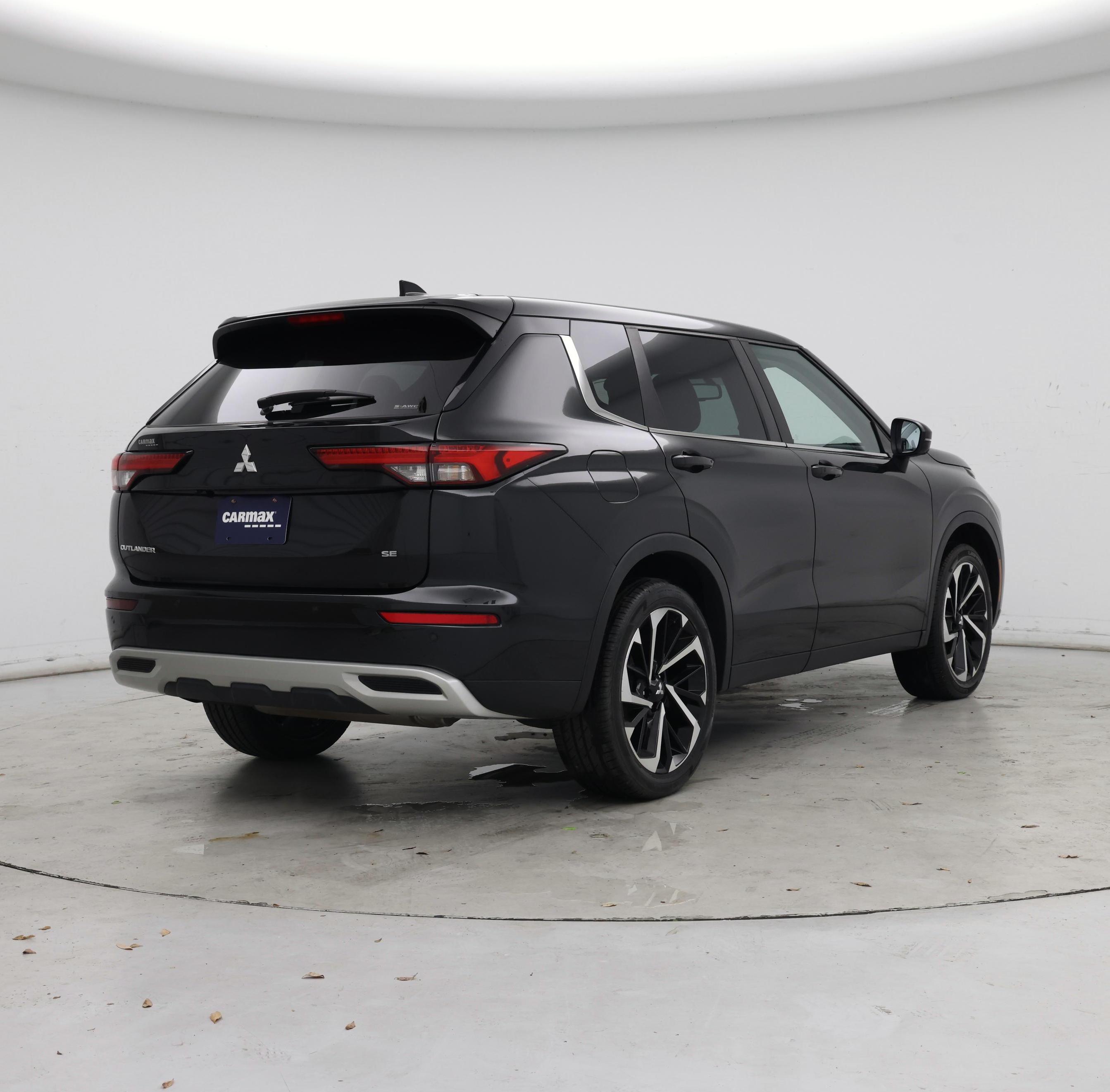 Thumbnail: 2023 Mitsubishi Outlander - 8