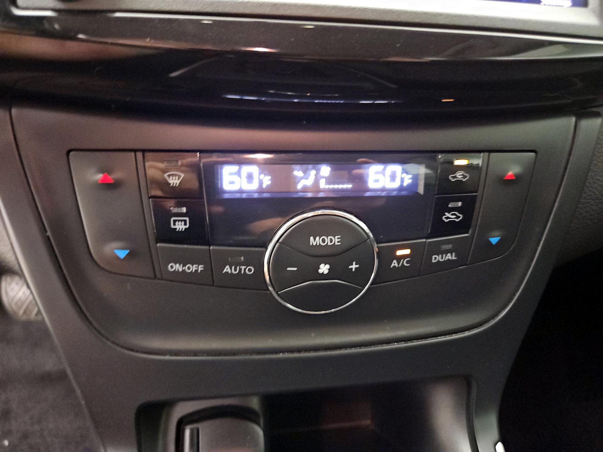 Thumbnail: 2019 Nissan Sentra - 16