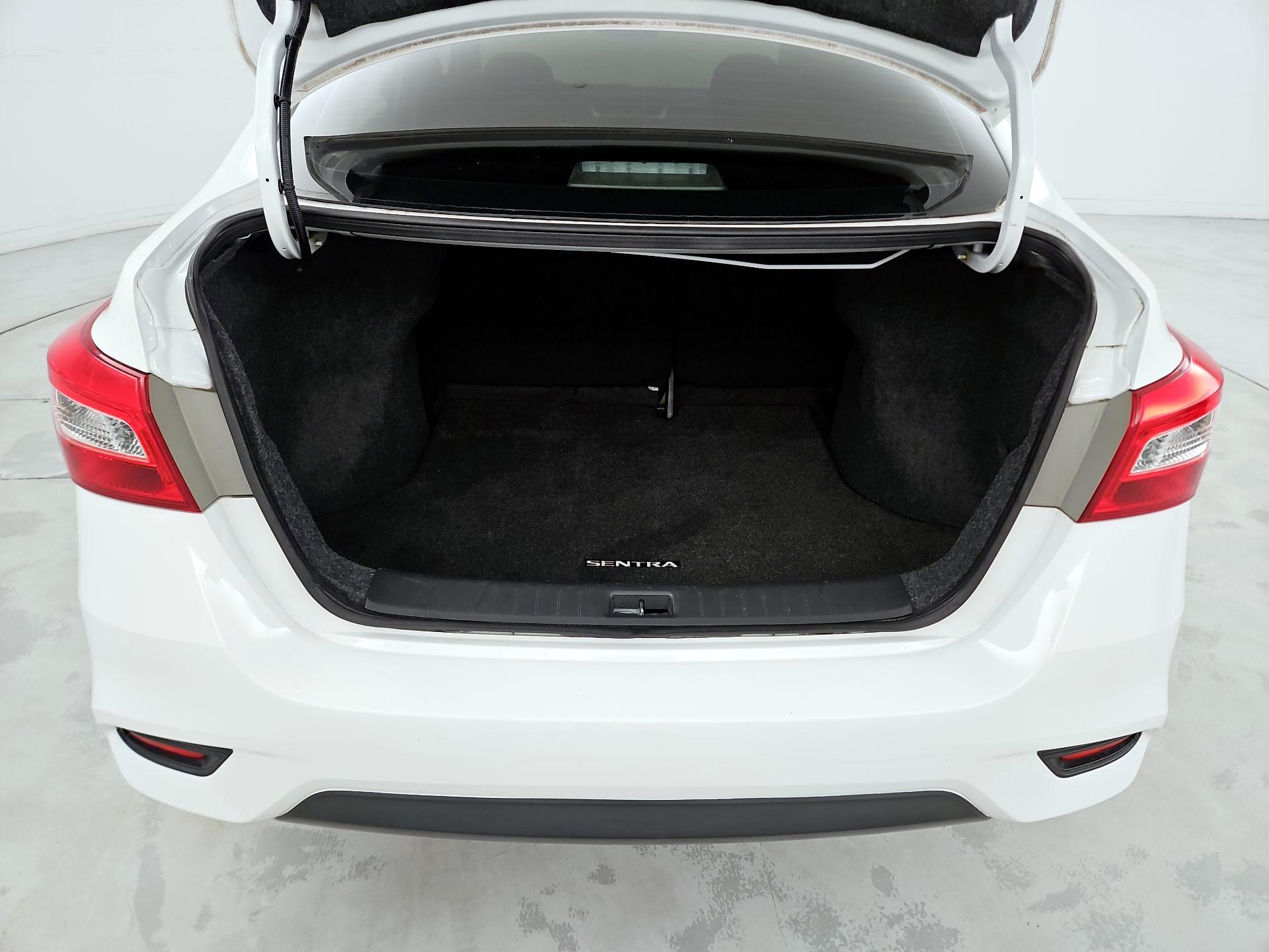 Thumbnail: 2019 Nissan Sentra - 19