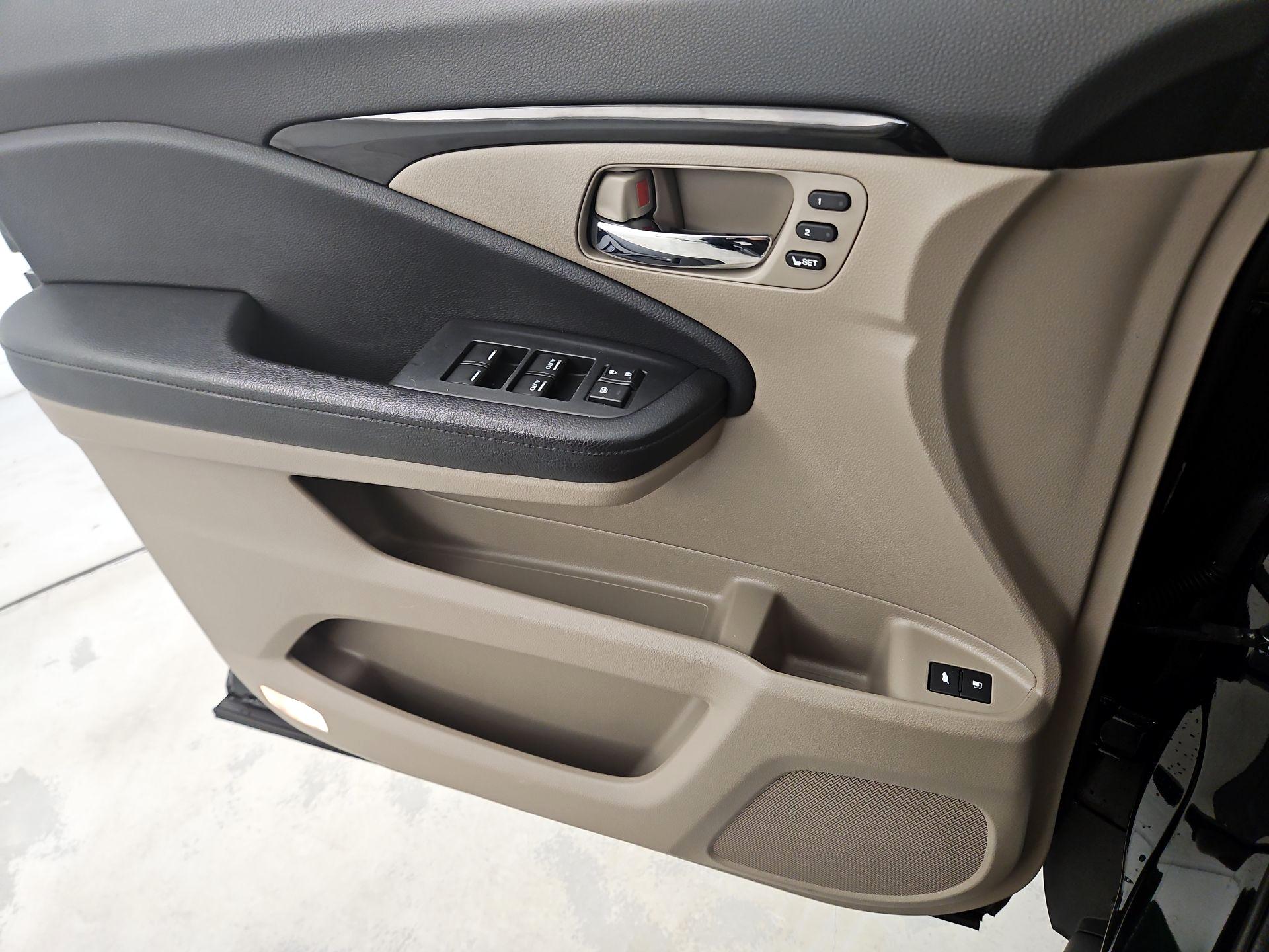 Thumbnail: 2016 Honda Pilot - 12