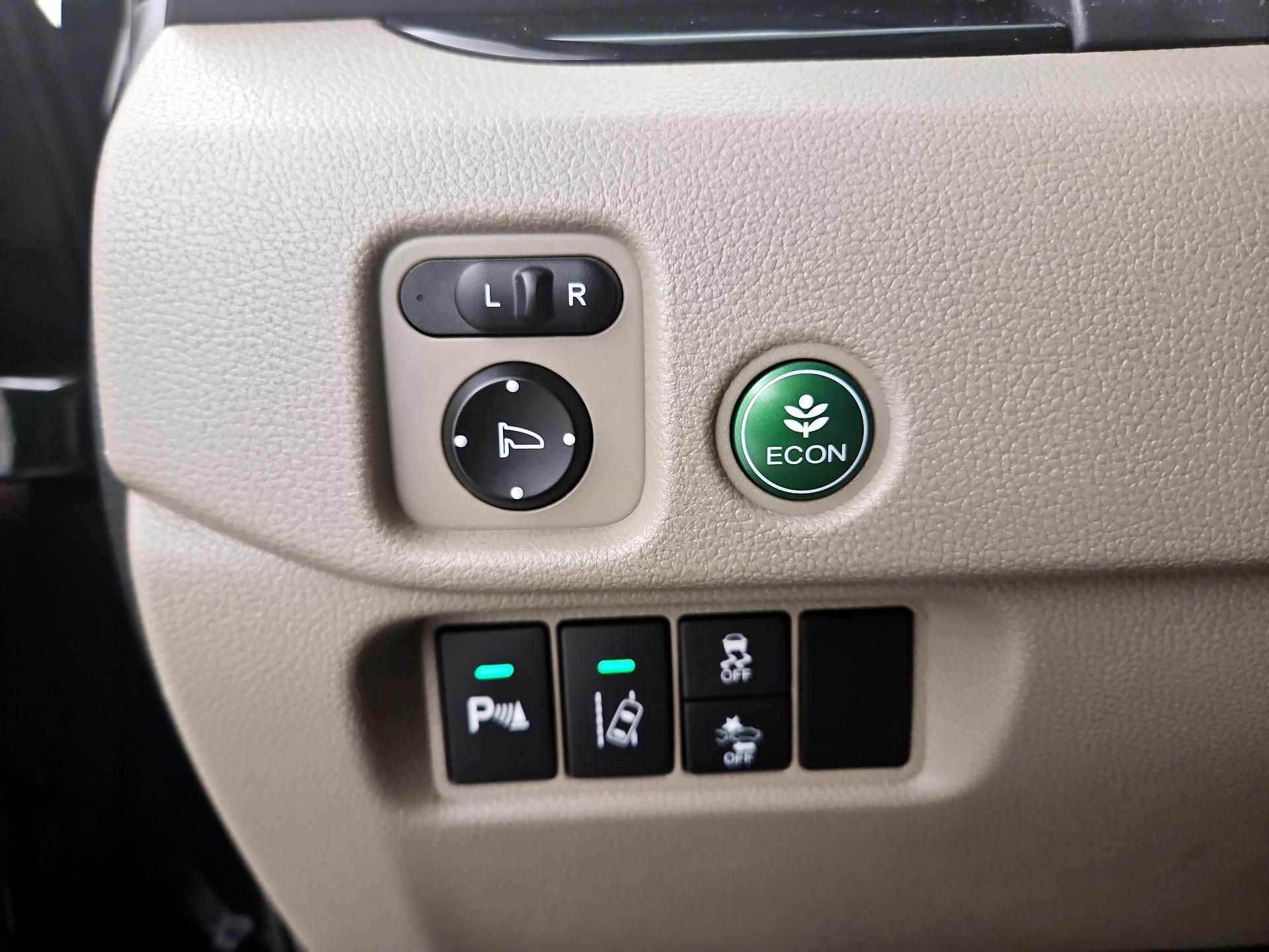 Thumbnail: 2016 Honda Pilot - 13