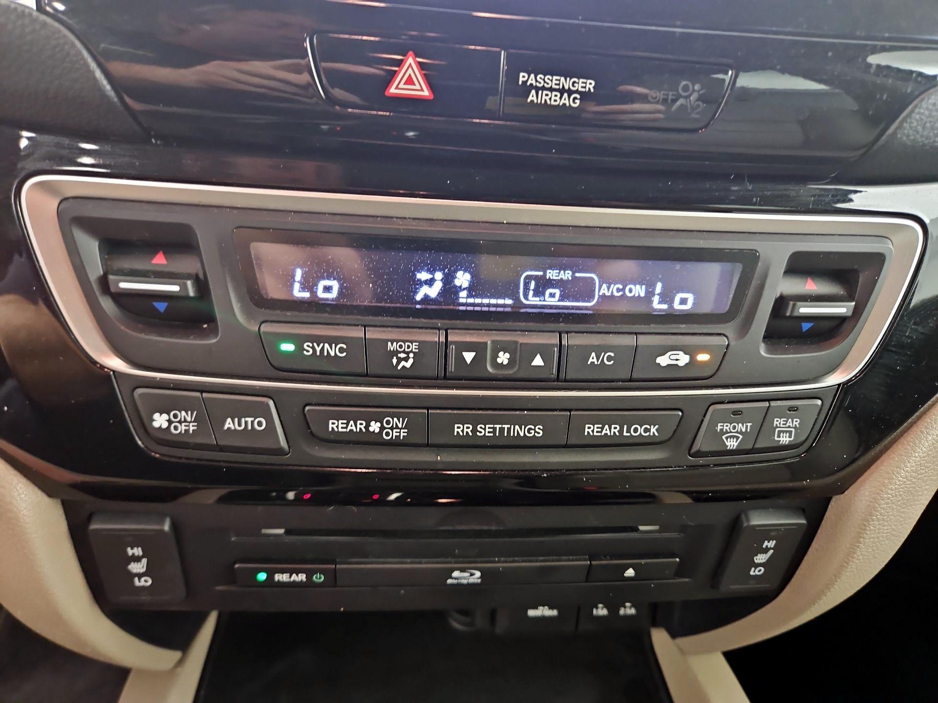 Thumbnail: 2016 Honda Pilot - 17