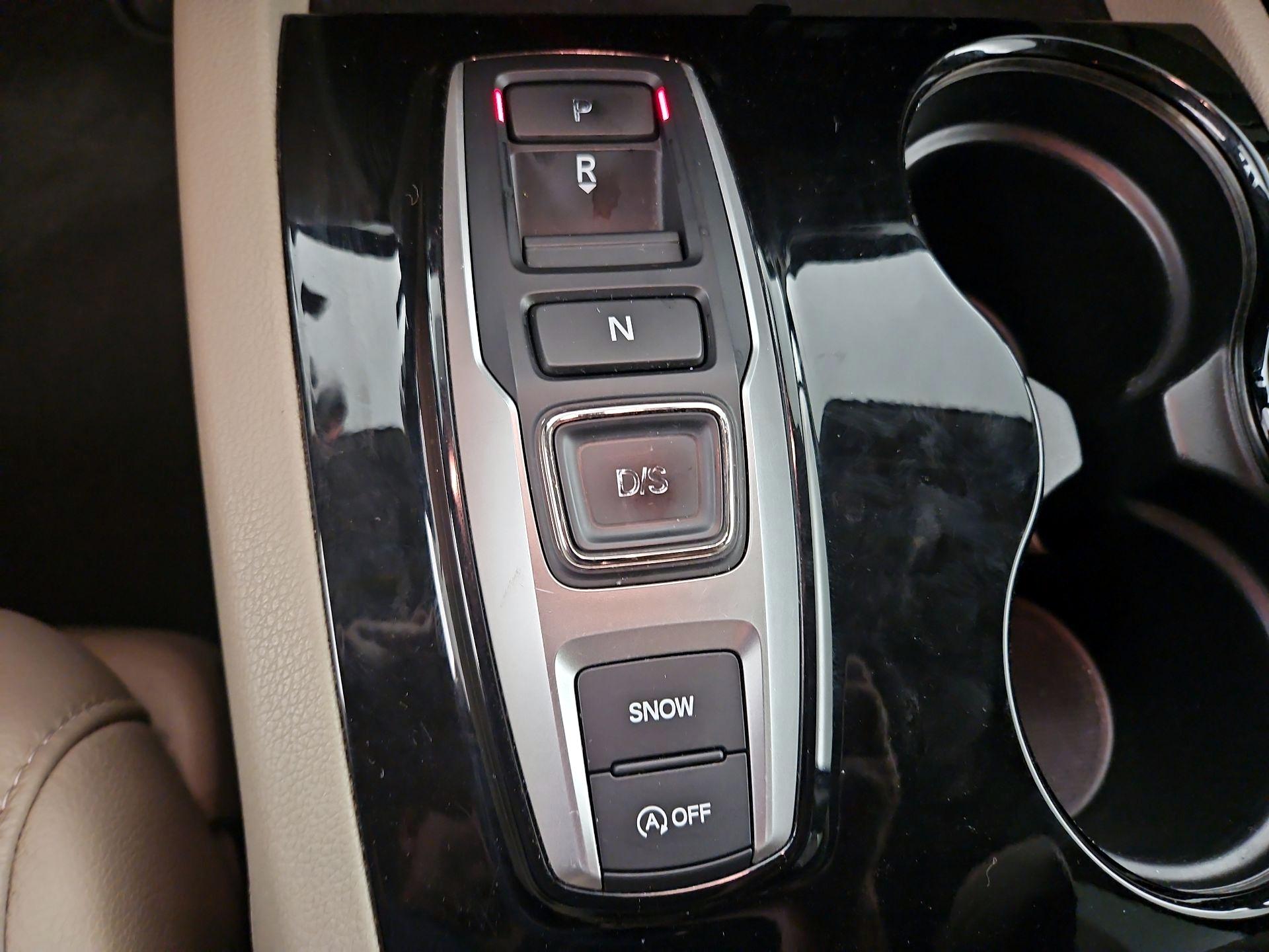 Thumbnail: 2016 Honda Pilot - 18