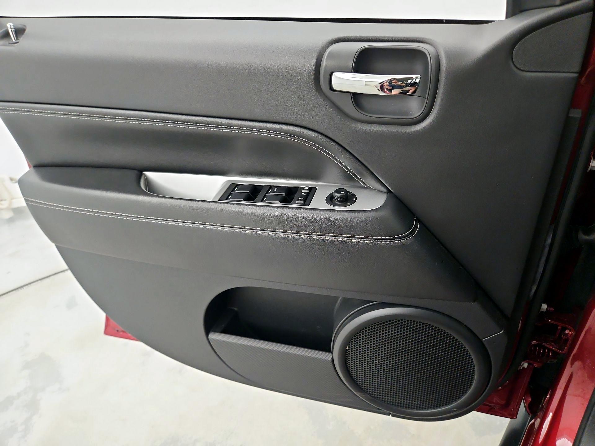 Thumbnail: 2016 Jeep Compass - 12