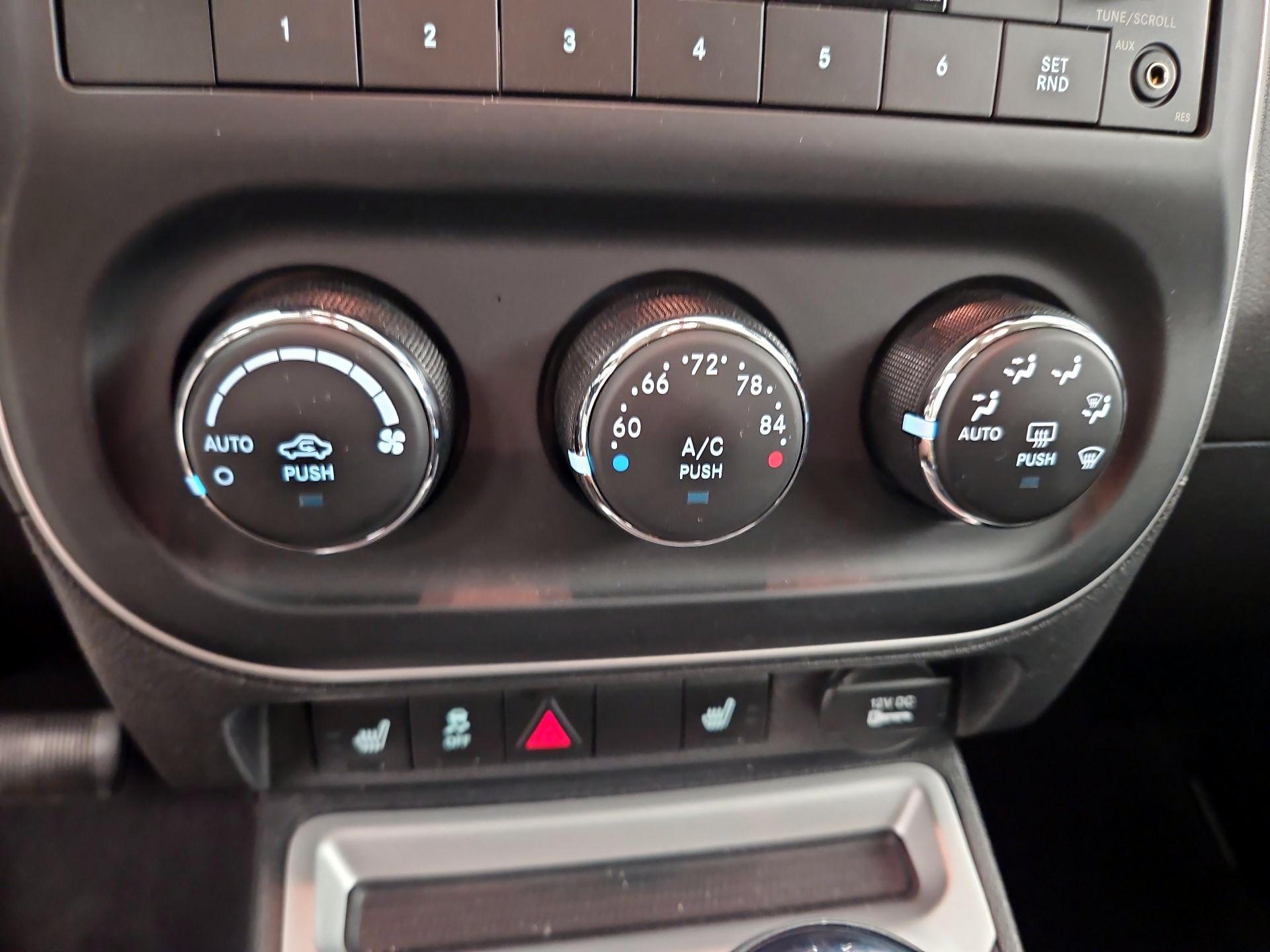 Thumbnail: 2016 Jeep Compass - 14