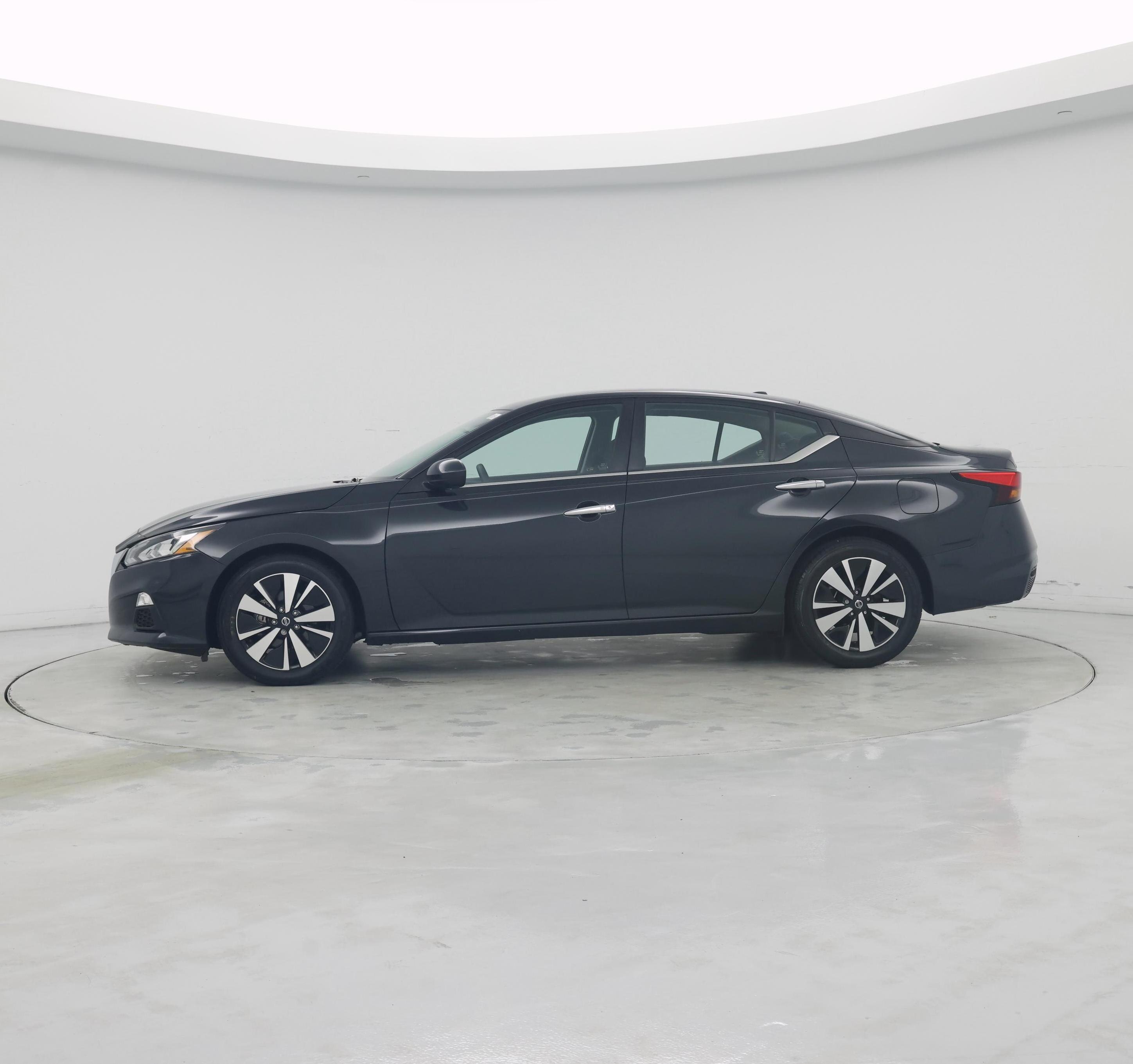 Thumbnail: 2022 Nissan Altima - 3