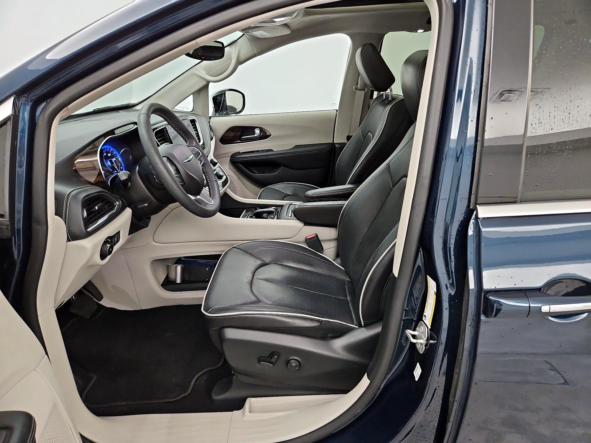 Thumbnail: 2023 Chrysler Pacifica - 11