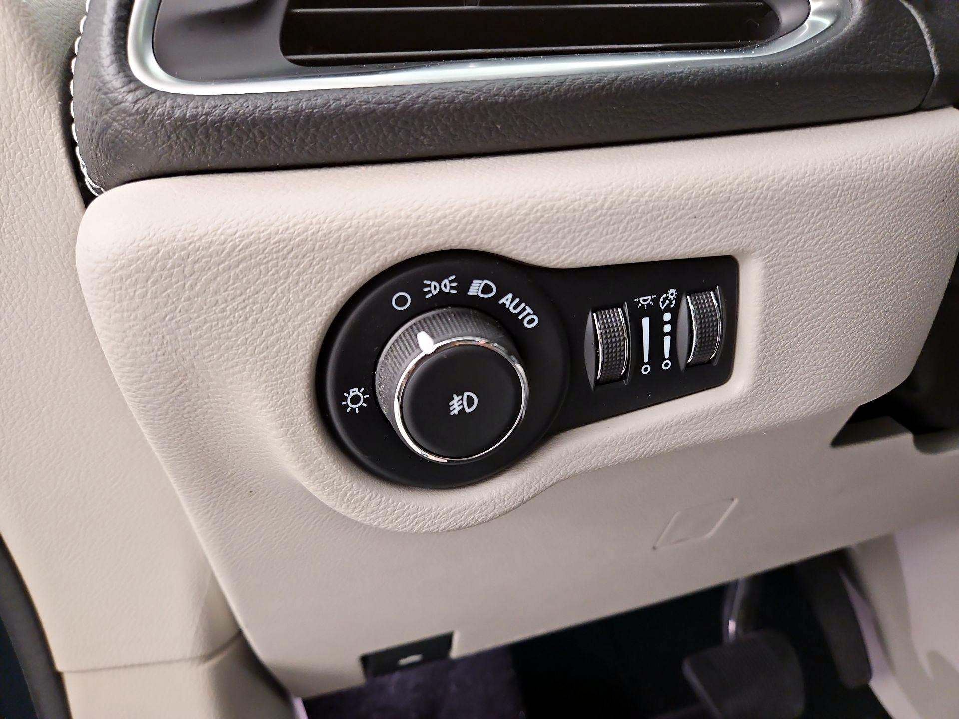 Thumbnail: 2023 Chrysler Pacifica - 13