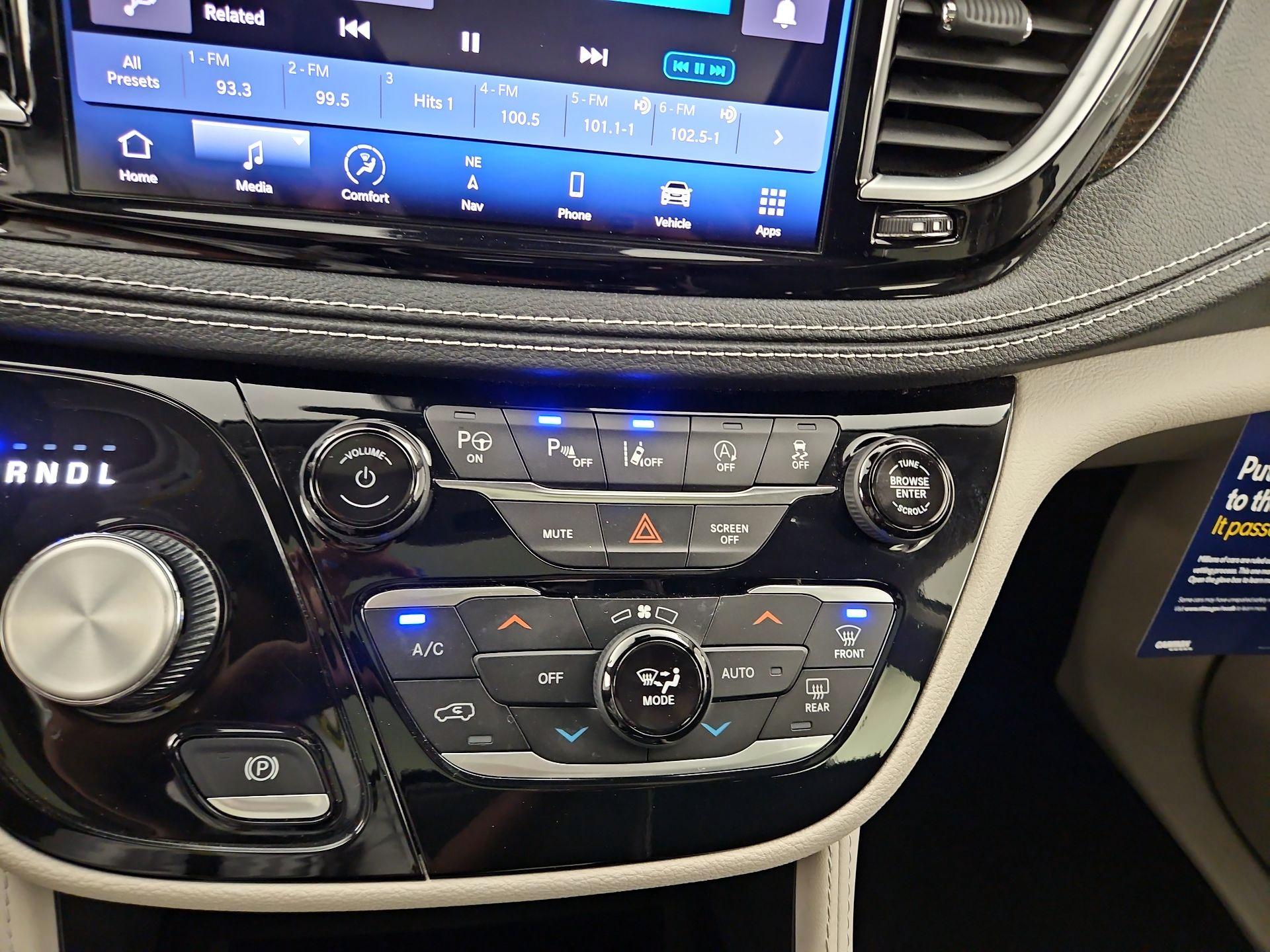 Thumbnail: 2023 Chrysler Pacifica - 17