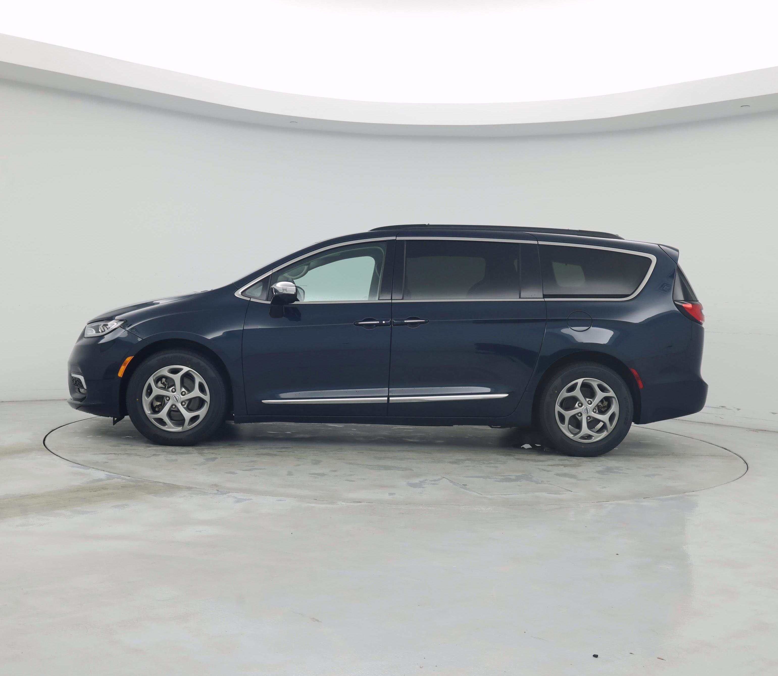 Thumbnail: 2023 Chrysler Pacifica - 3