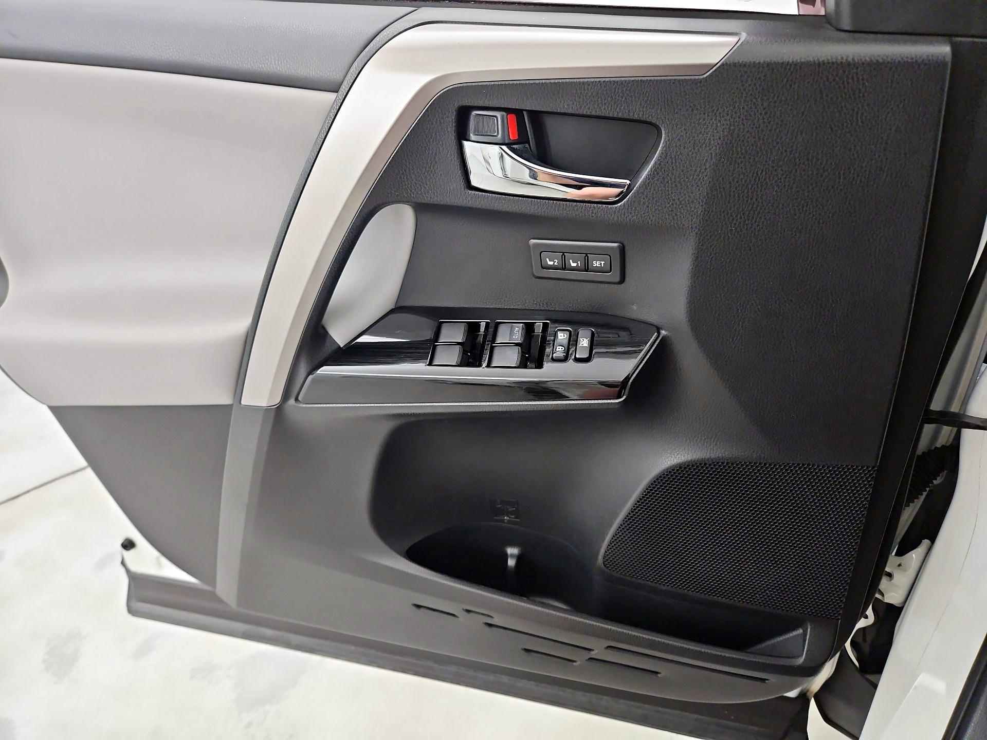 Thumbnail: 2018 Toyota RAV4 - 12