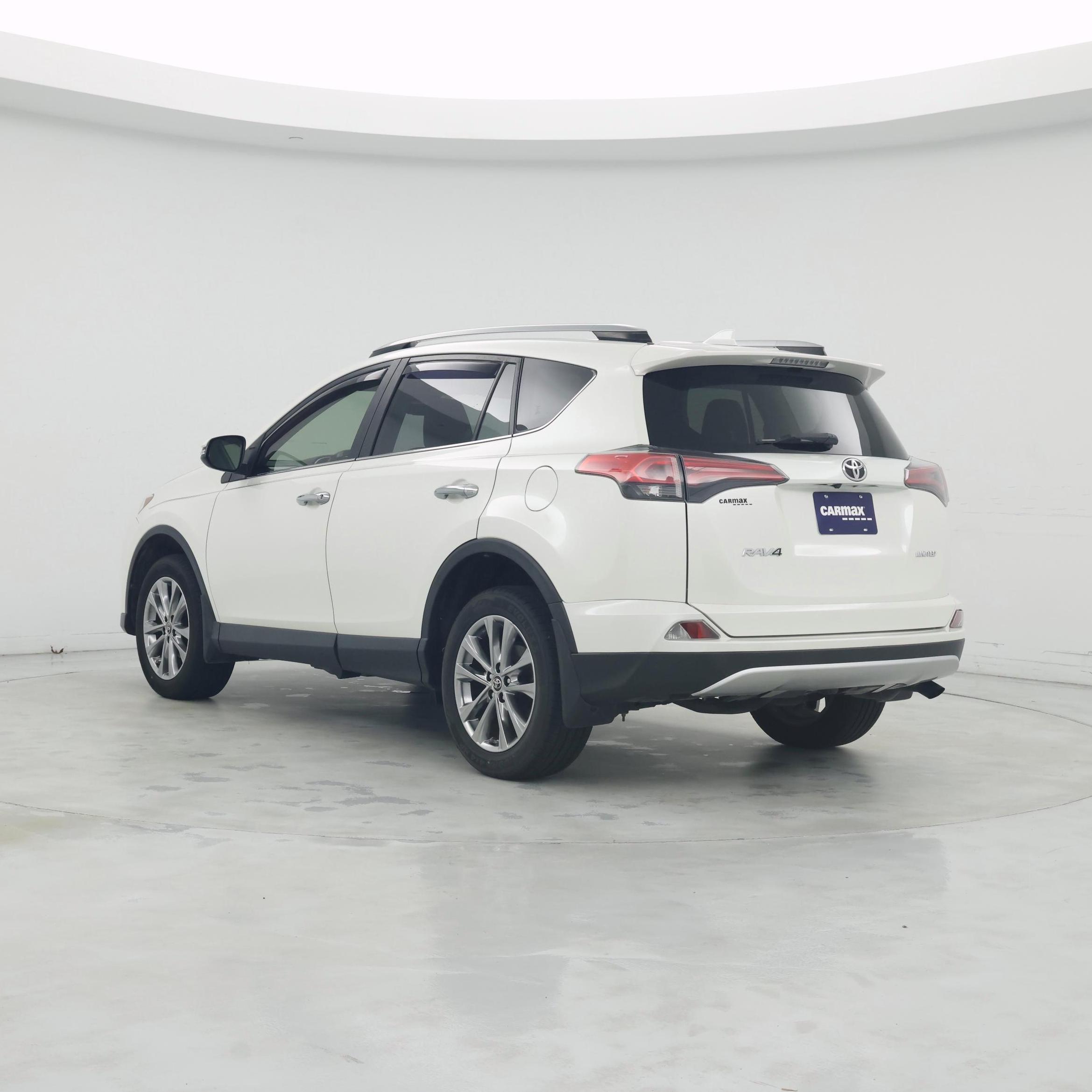 Thumbnail: 2018 Toyota RAV4 - 2