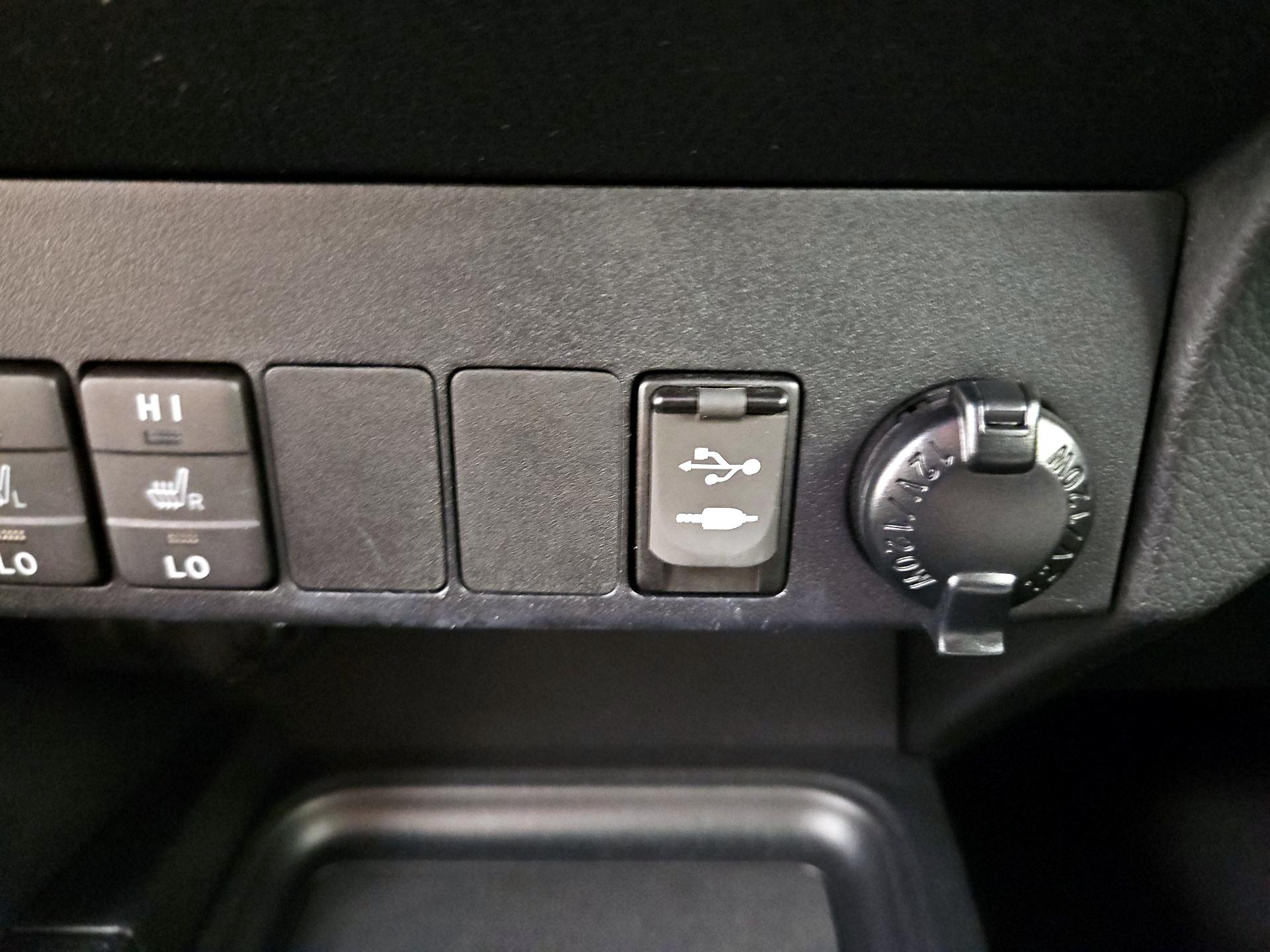 Thumbnail: 2018 Toyota RAV4 - 19