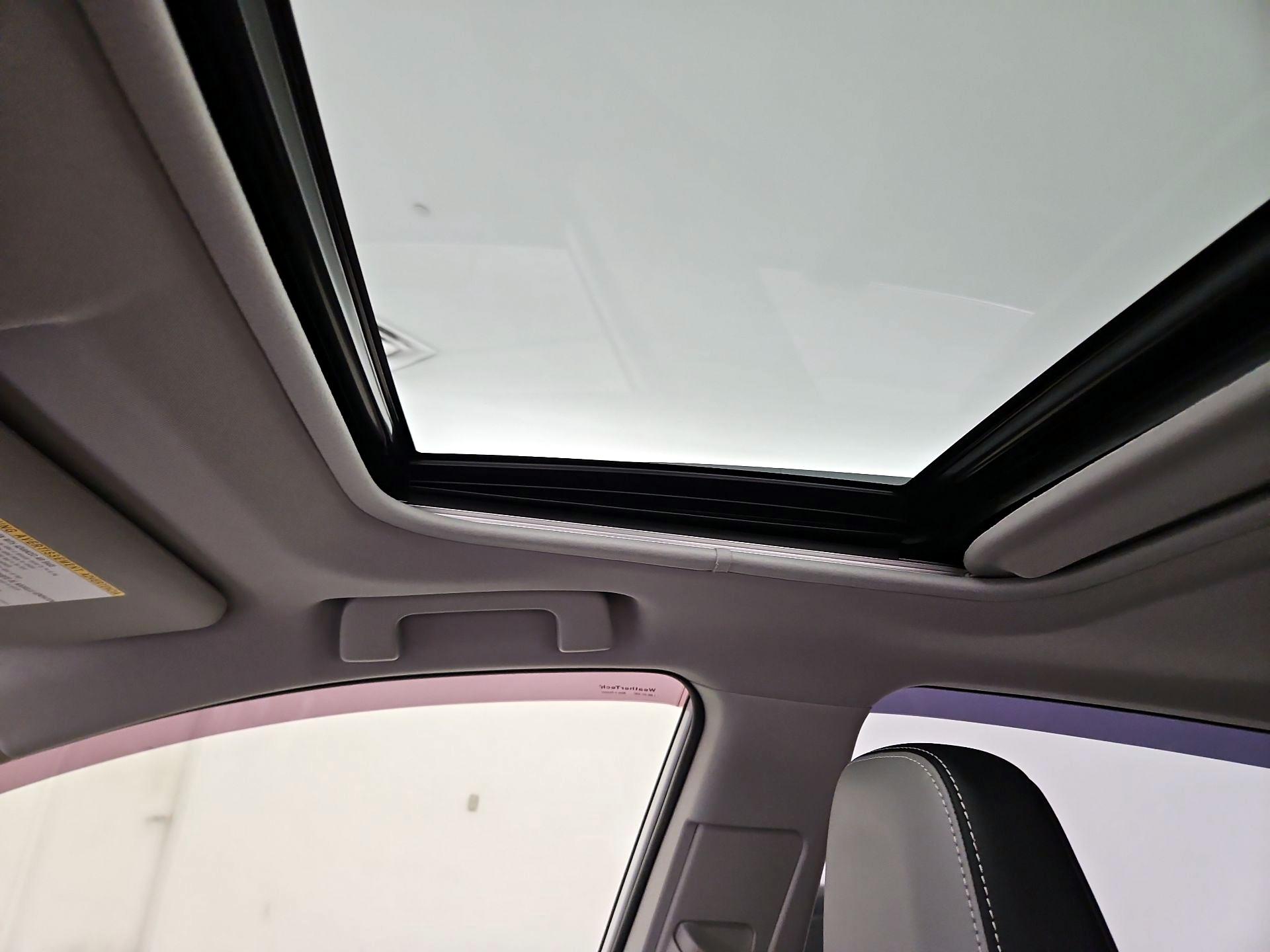 Thumbnail: 2018 Toyota RAV4 - 20