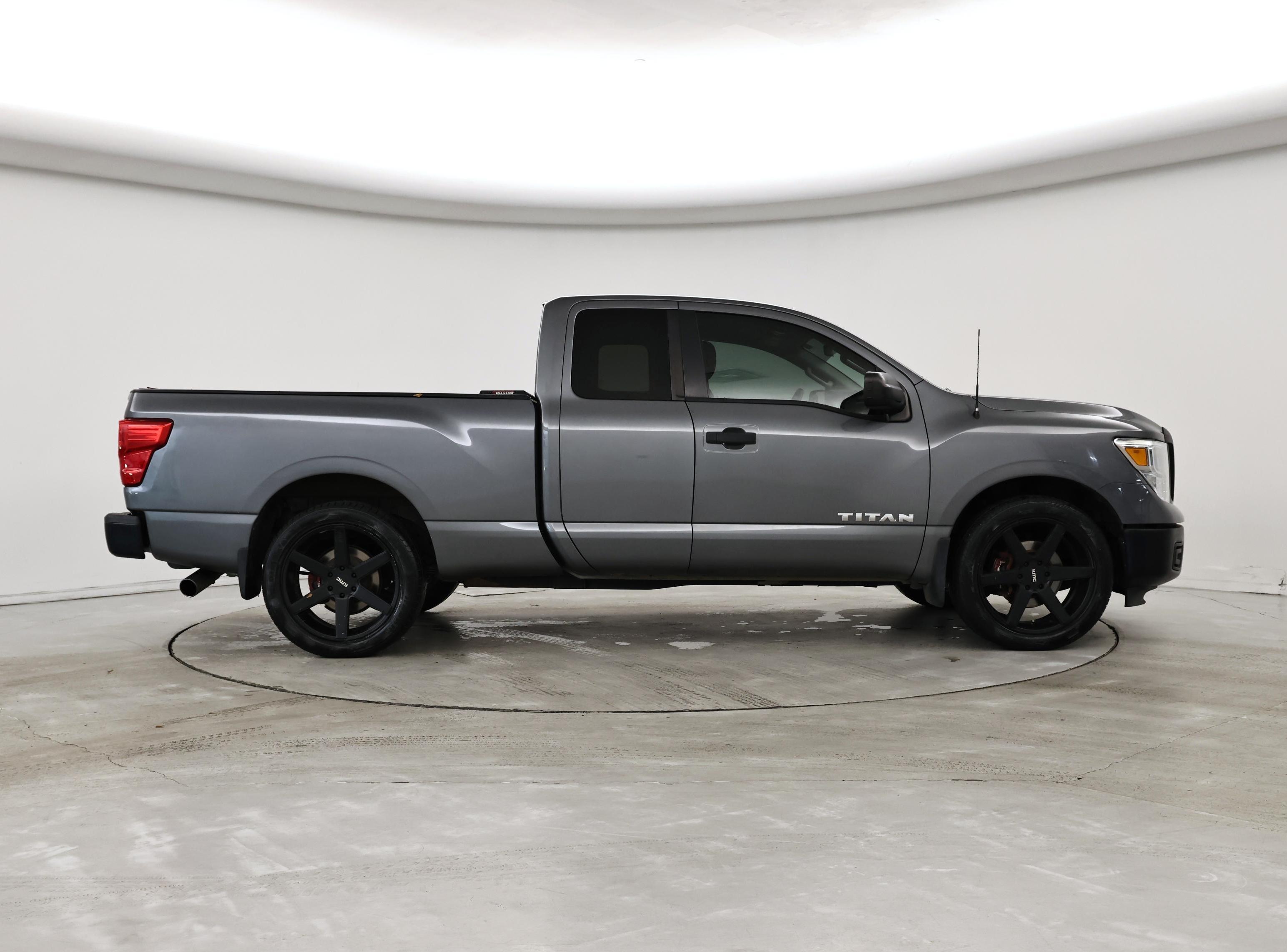 Thumbnail: 2017 Nissan Titan - 7