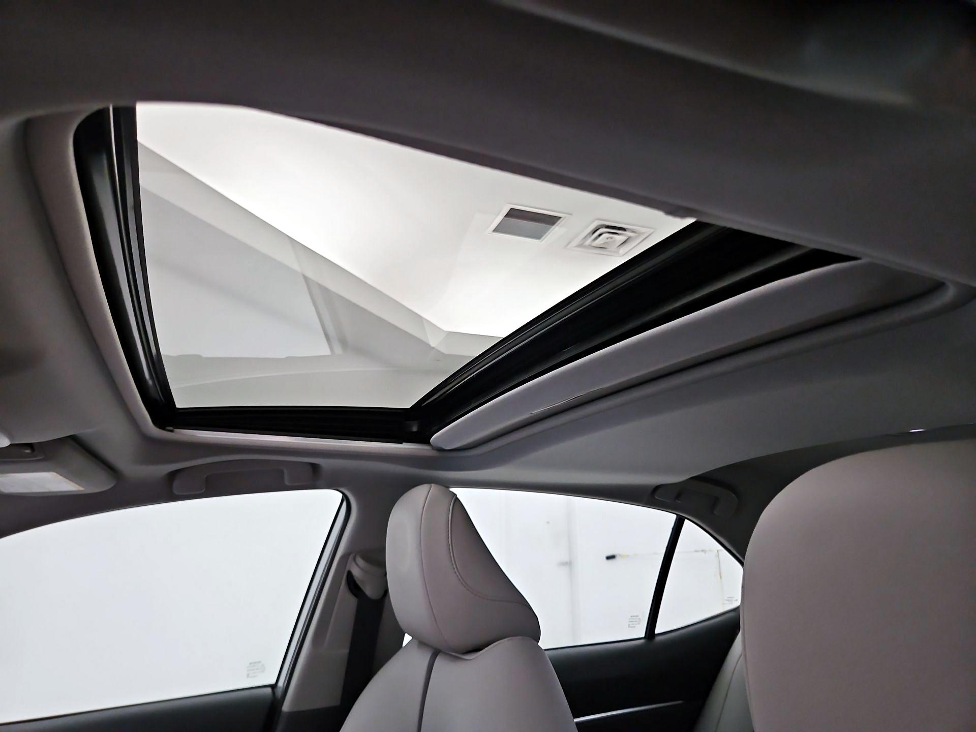 Thumbnail: 2023 Toyota Camry - 19