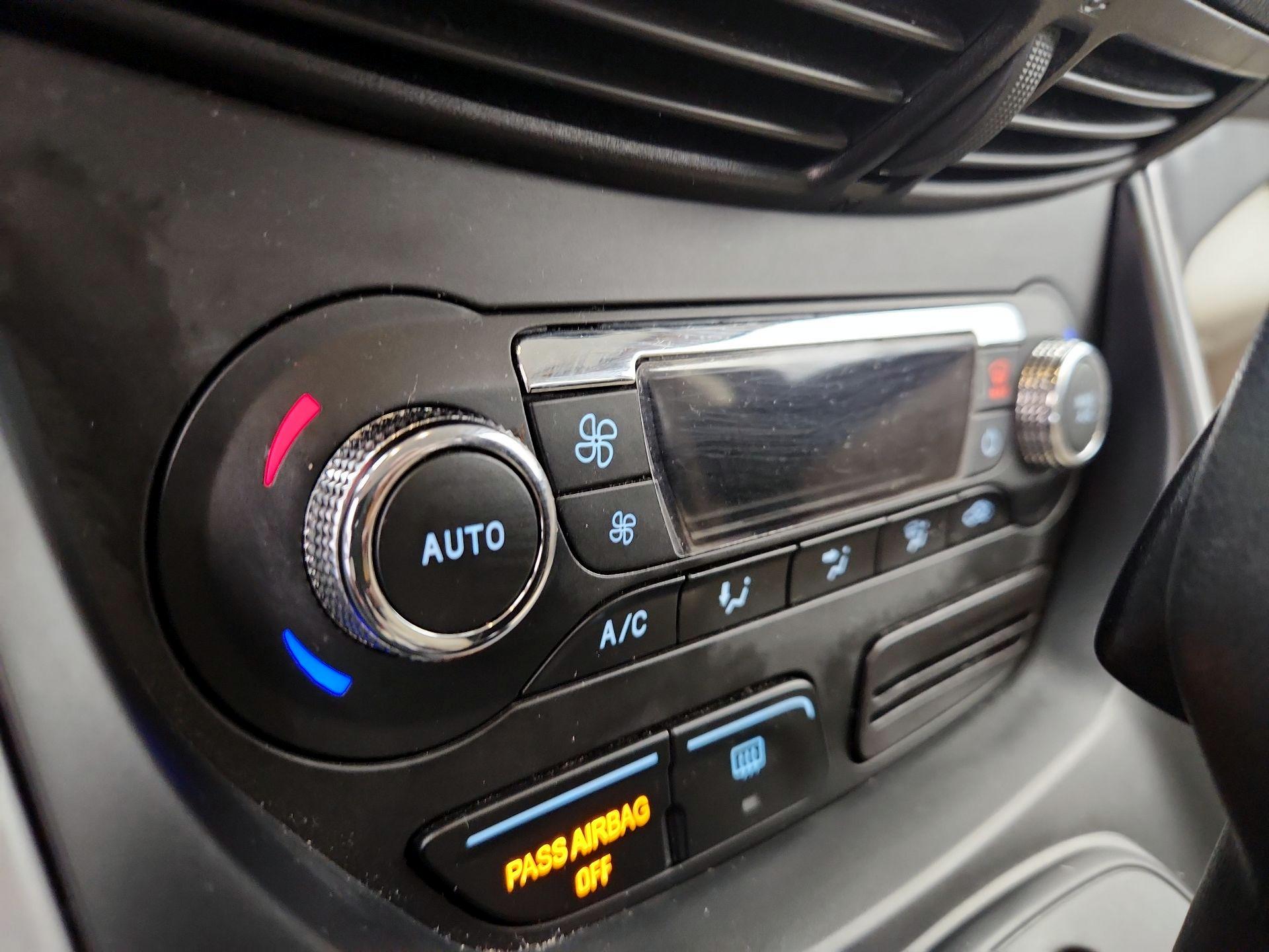 Thumbnail: 2016 Ford Escape - 17