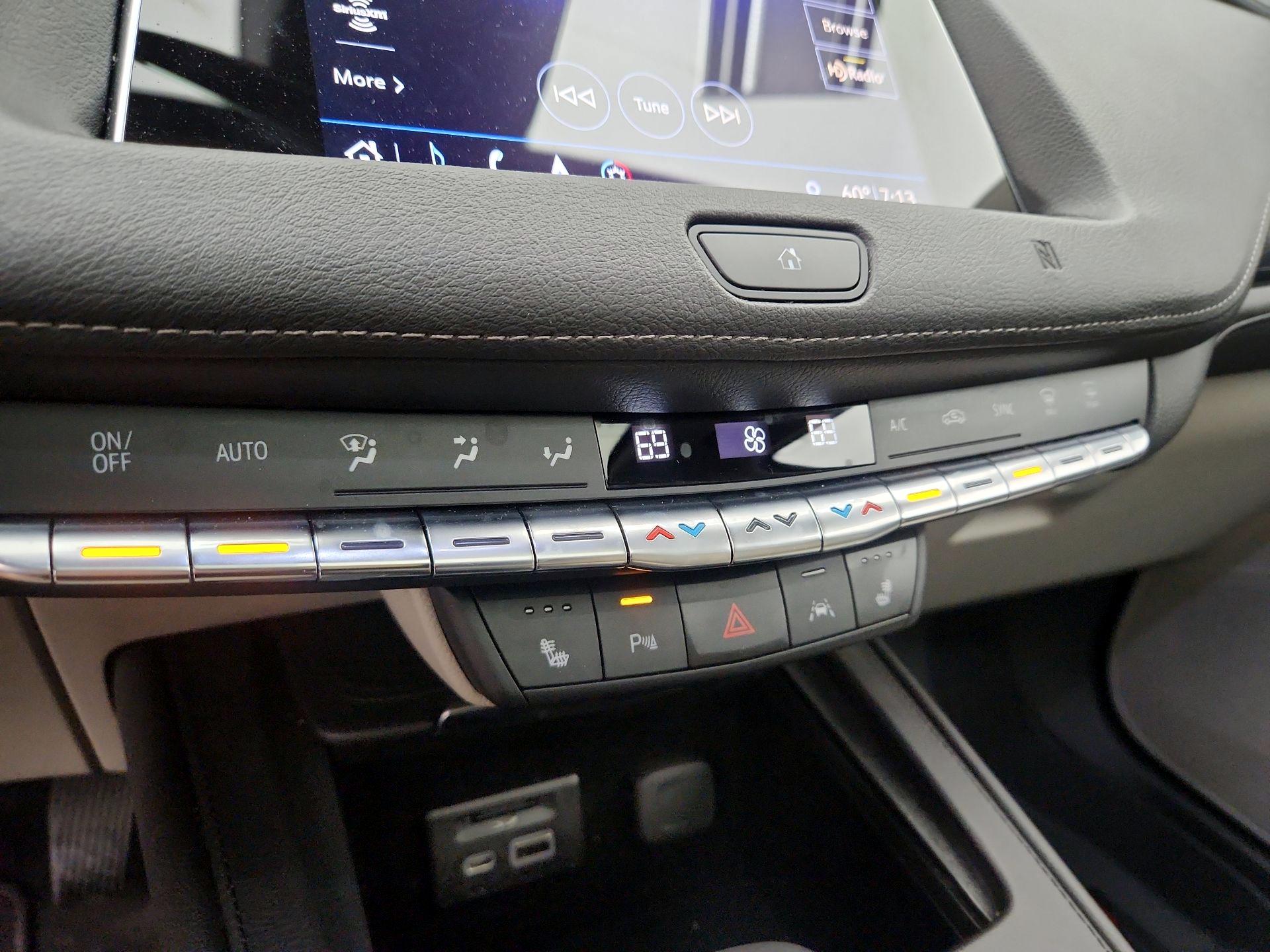 Thumbnail: 2019 Cadillac XT4 - 17