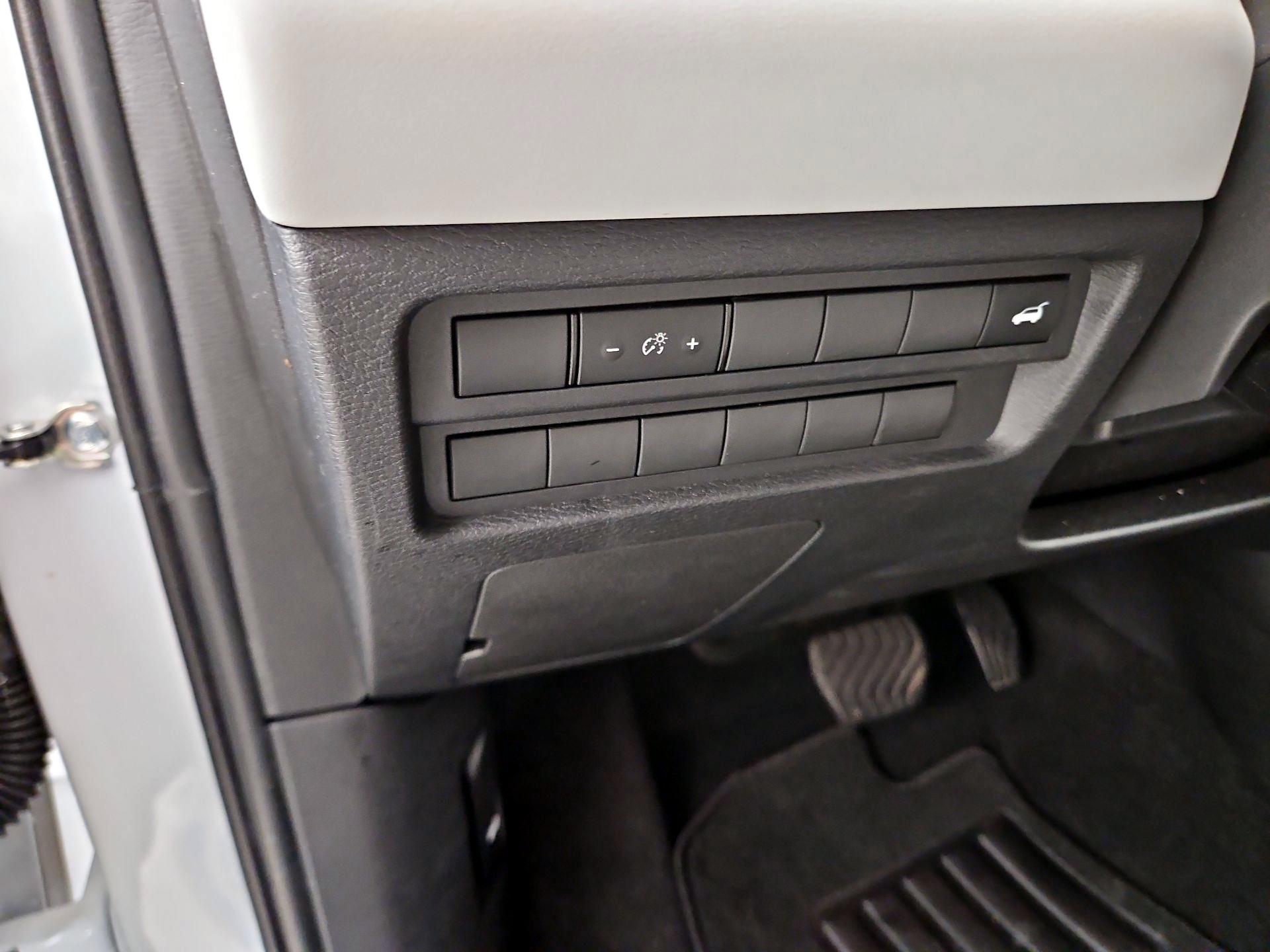 Thumbnail: 2024 Mitsubishi Outlander - 13