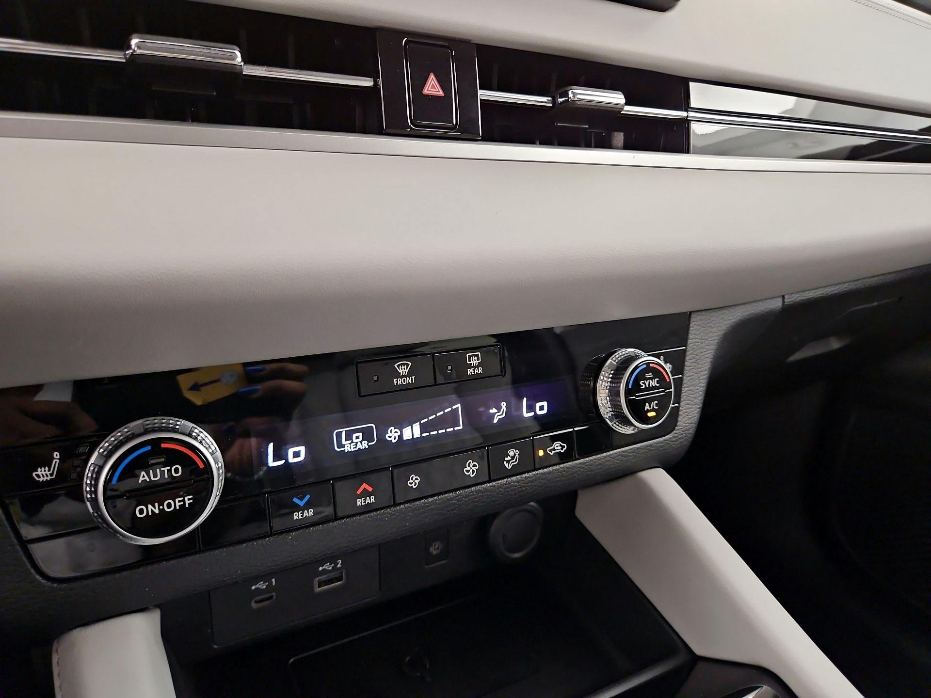 Thumbnail: 2024 Mitsubishi Outlander - 17