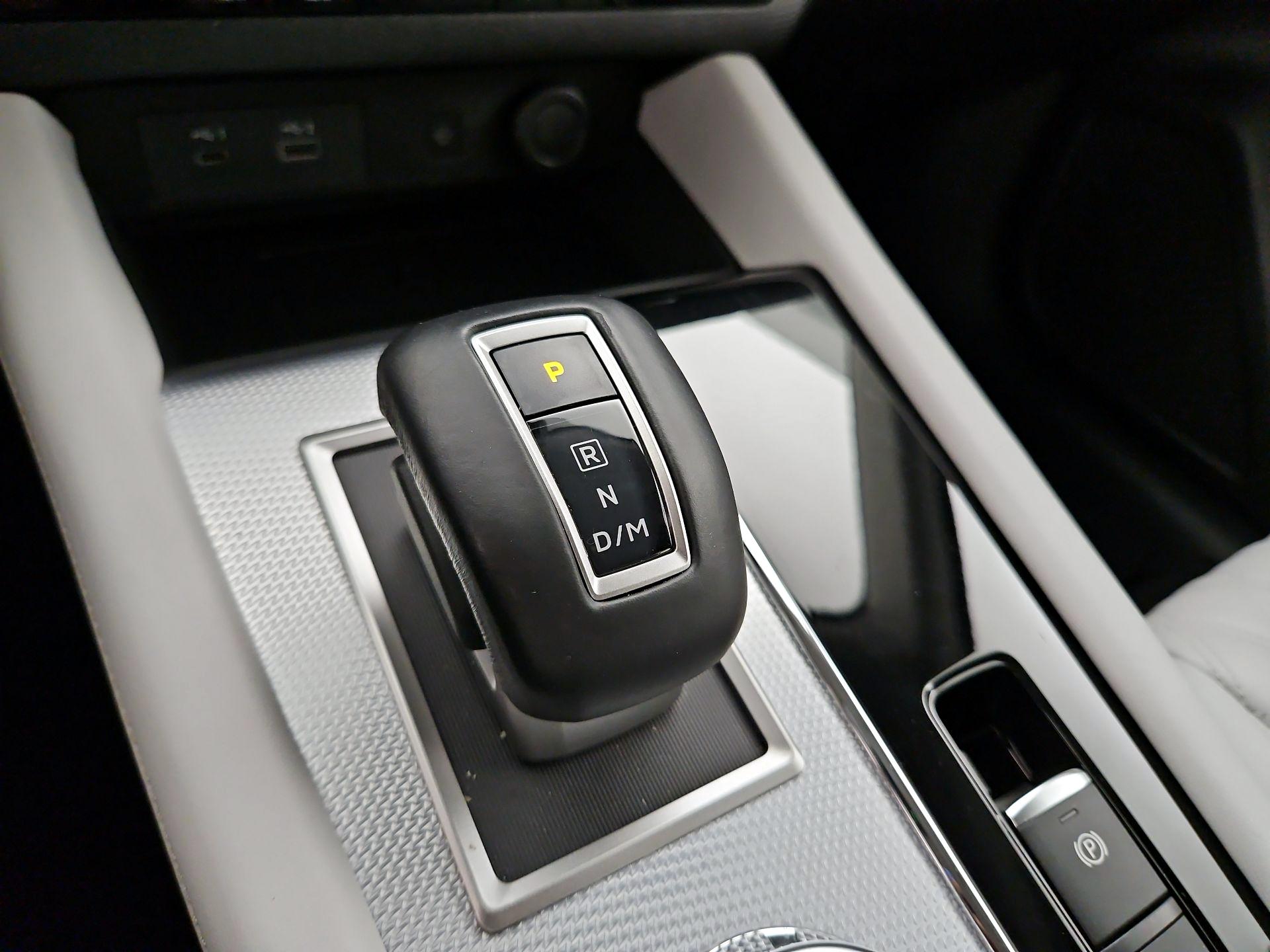 Thumbnail: 2024 Mitsubishi Outlander - 18