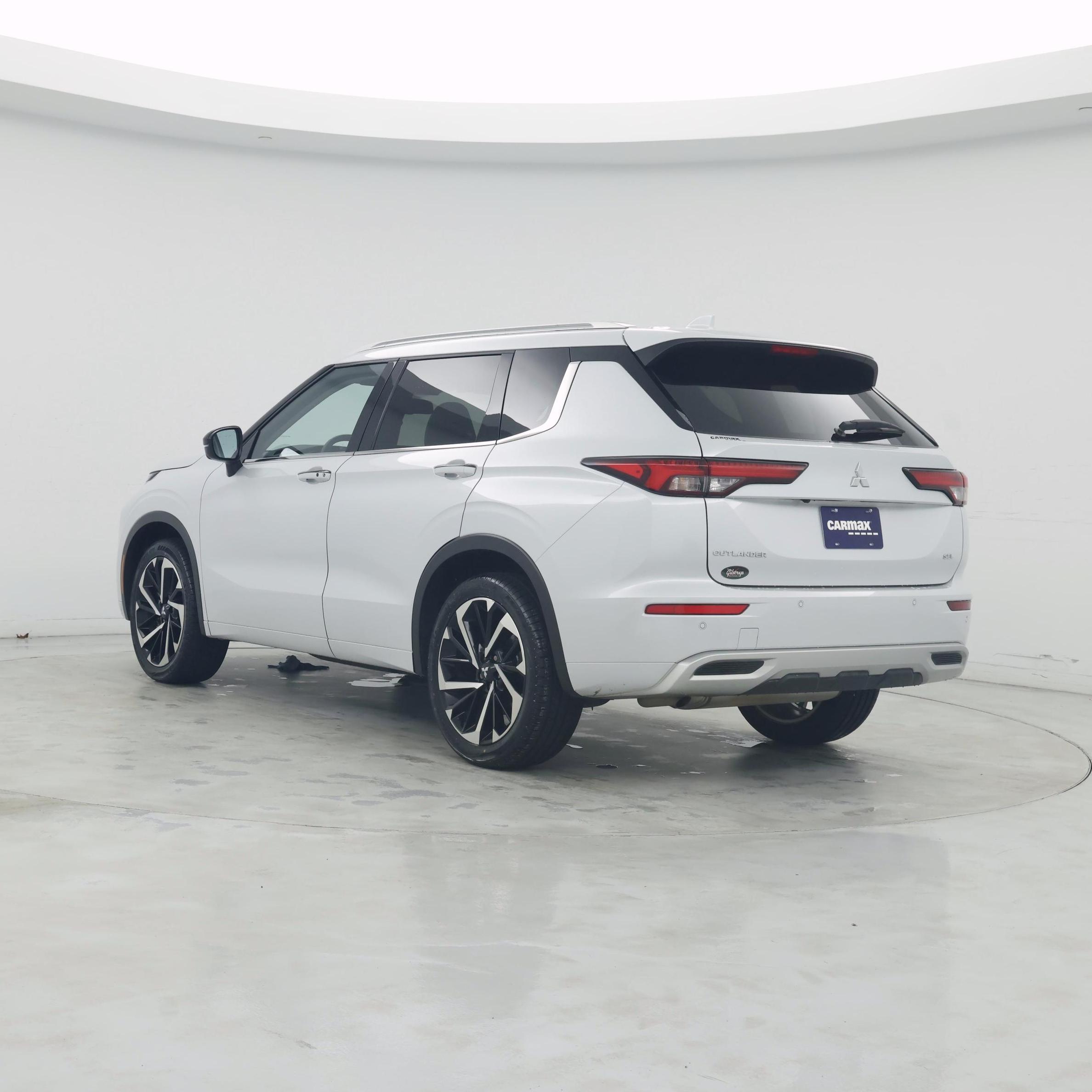 Thumbnail: 2024 Mitsubishi Outlander - 2