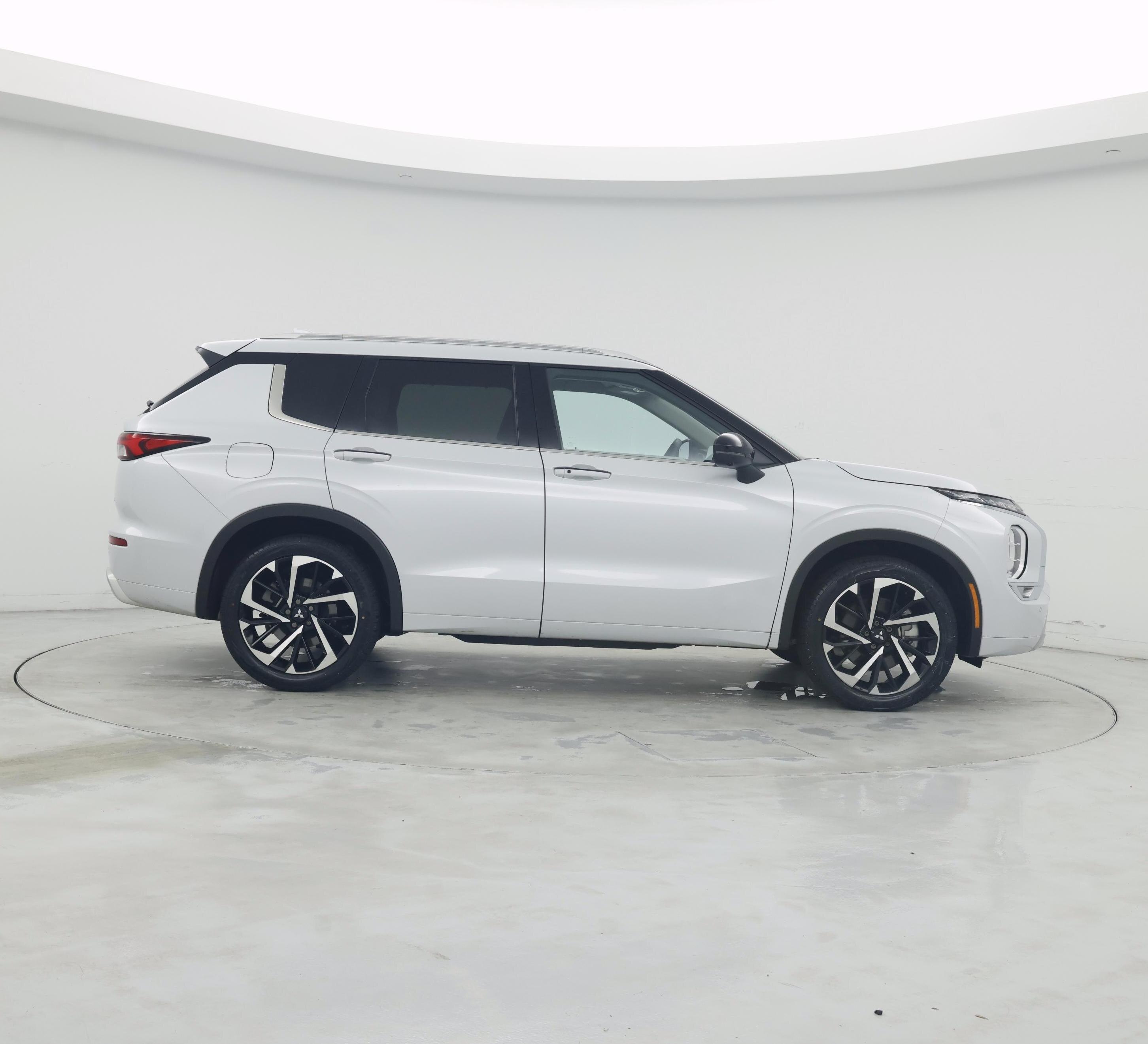 Thumbnail: 2024 Mitsubishi Outlander - 7