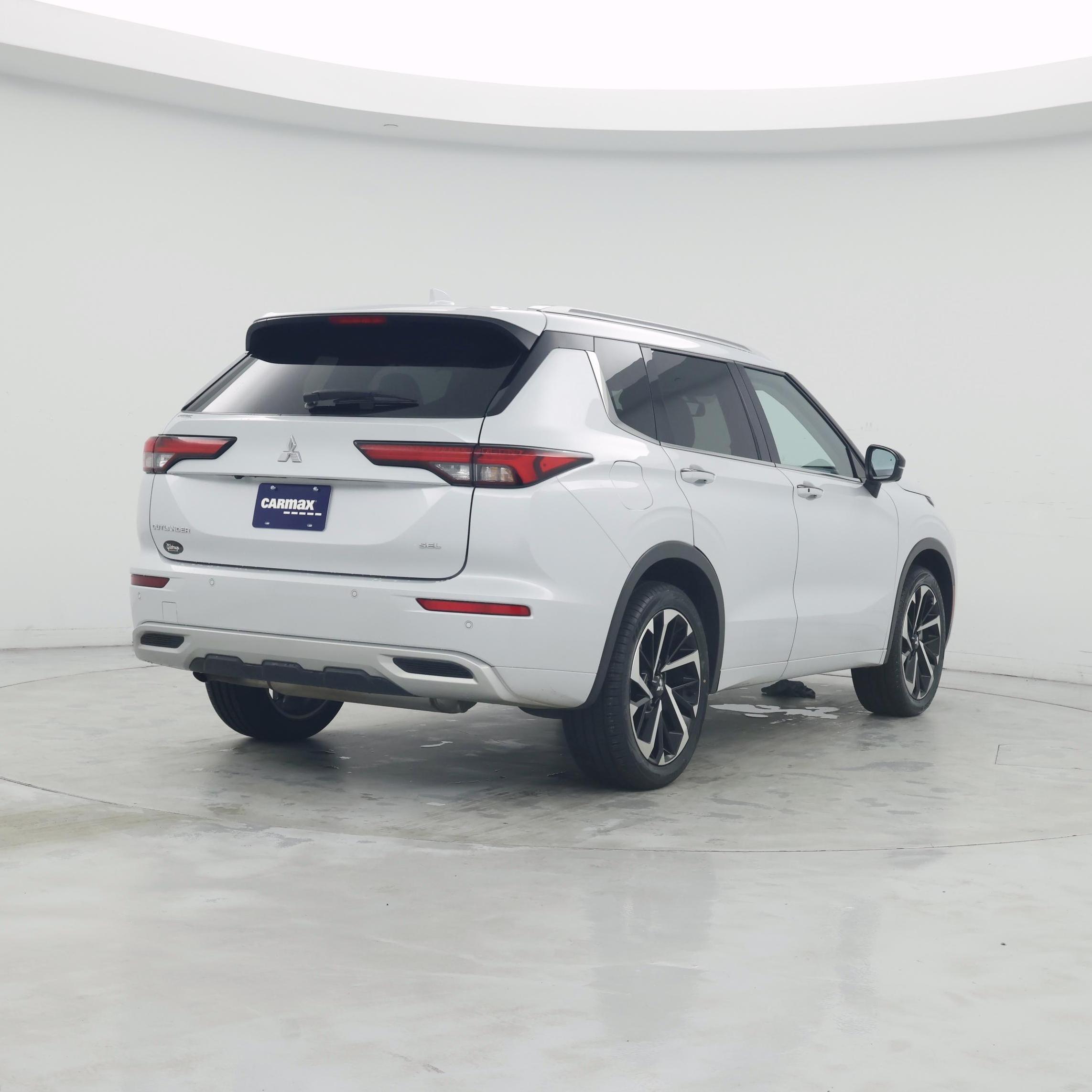 Thumbnail: 2024 Mitsubishi Outlander - 8