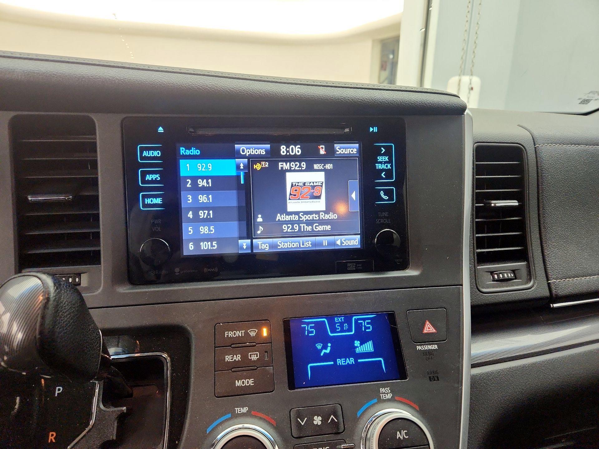 Thumbnail: 2016 Toyota Sienna - 15