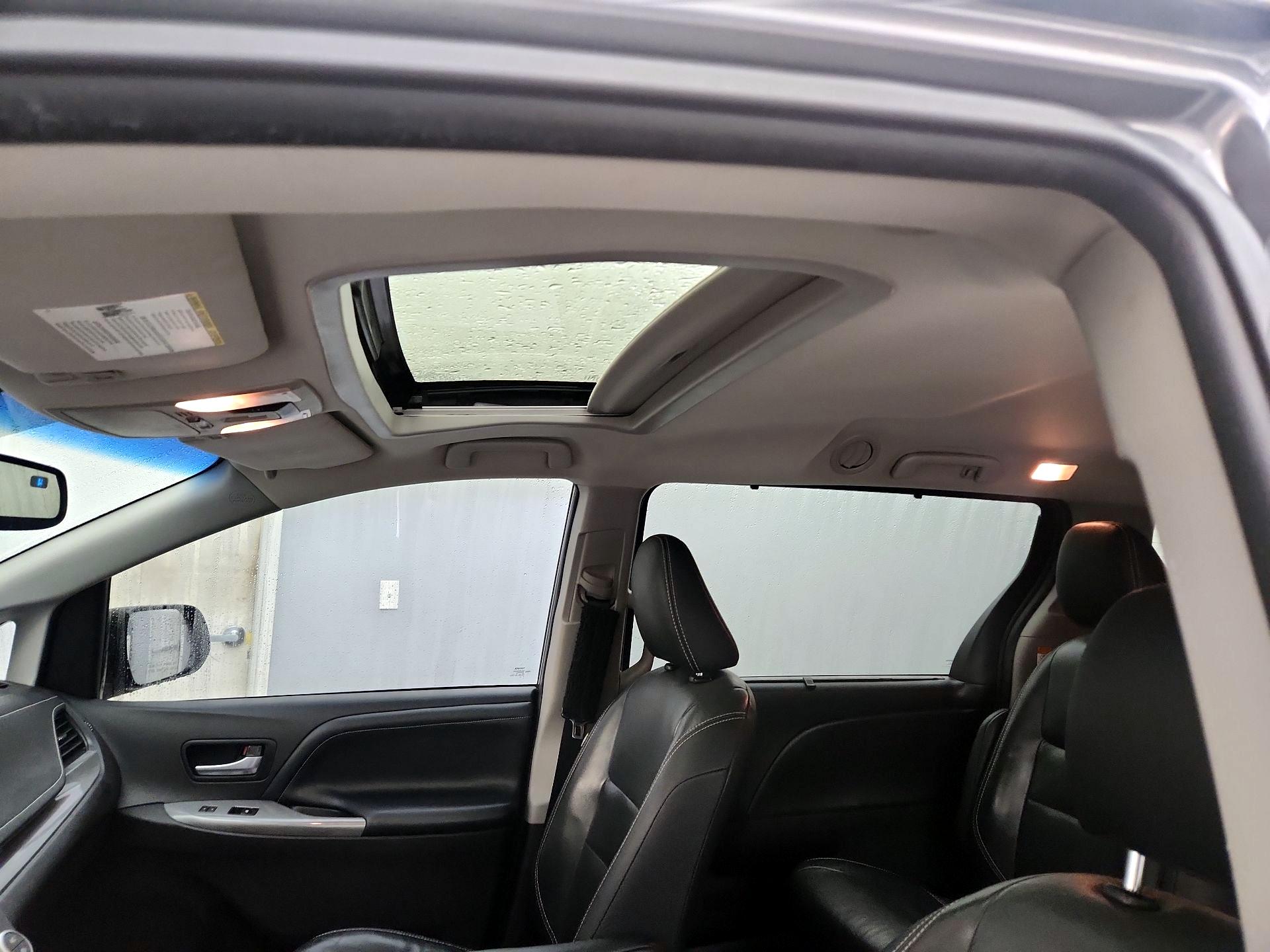 Thumbnail: 2016 Toyota Sienna - 19