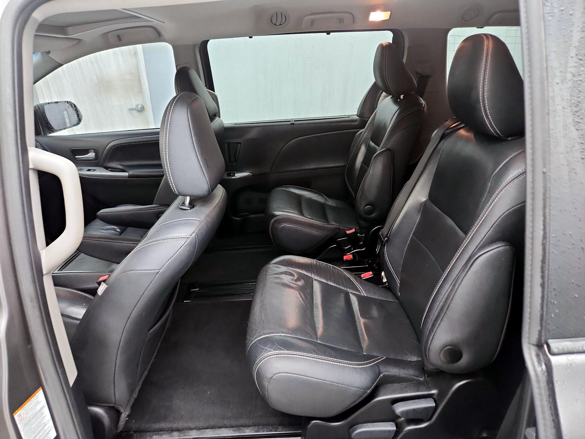 Thumbnail: 2016 Toyota Sienna - 20