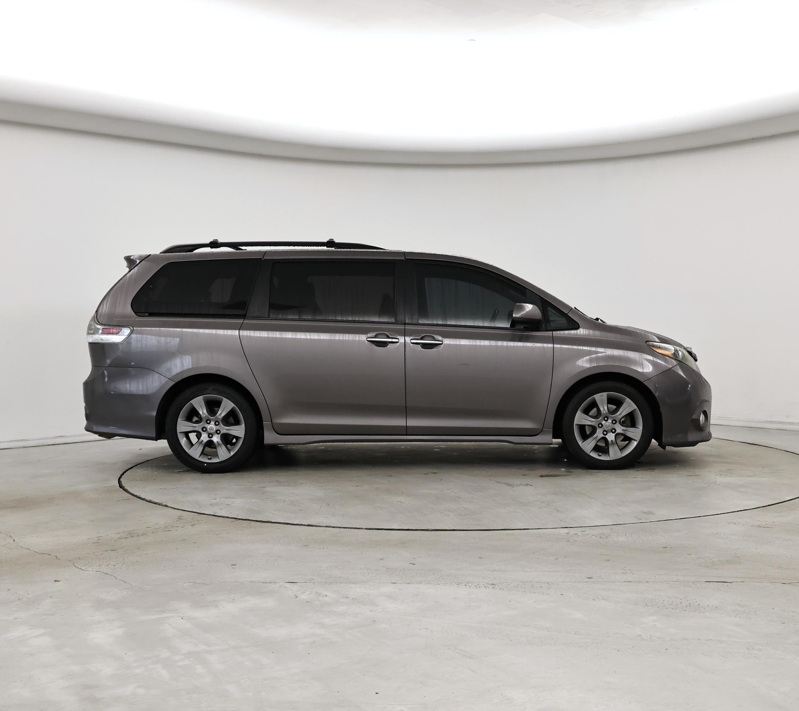 Thumbnail: 2016 Toyota Sienna - 7
