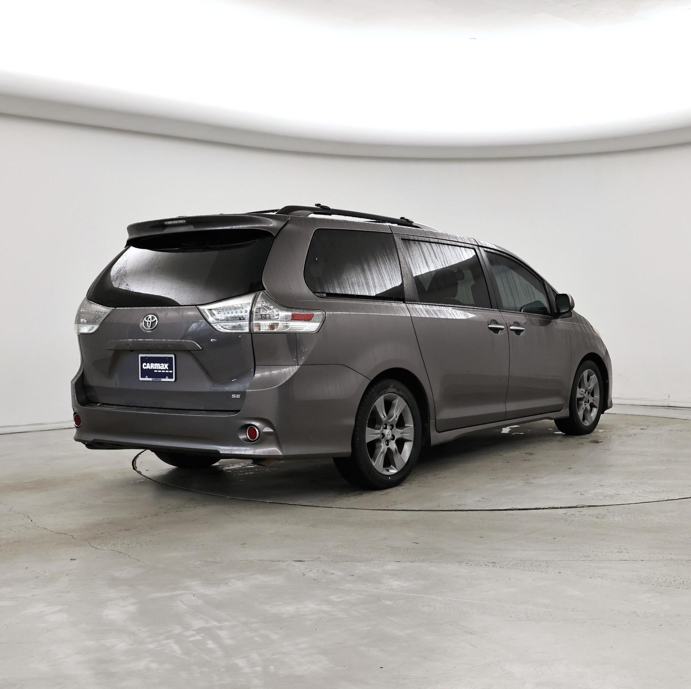 Thumbnail: 2016 Toyota Sienna - 8
