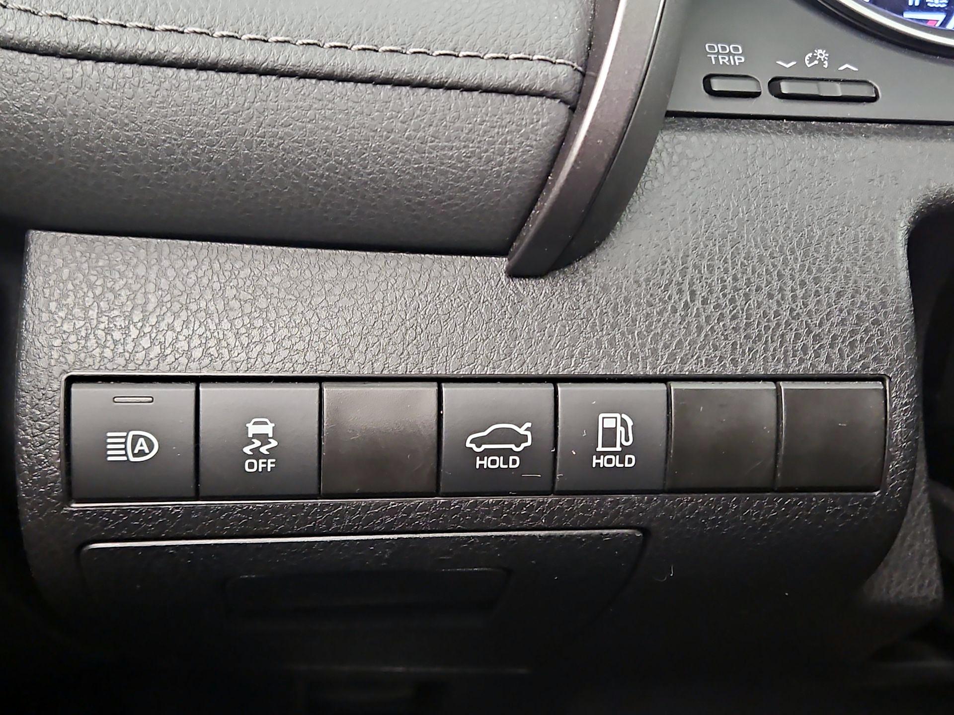 Thumbnail: 2022 Toyota Camry - 13