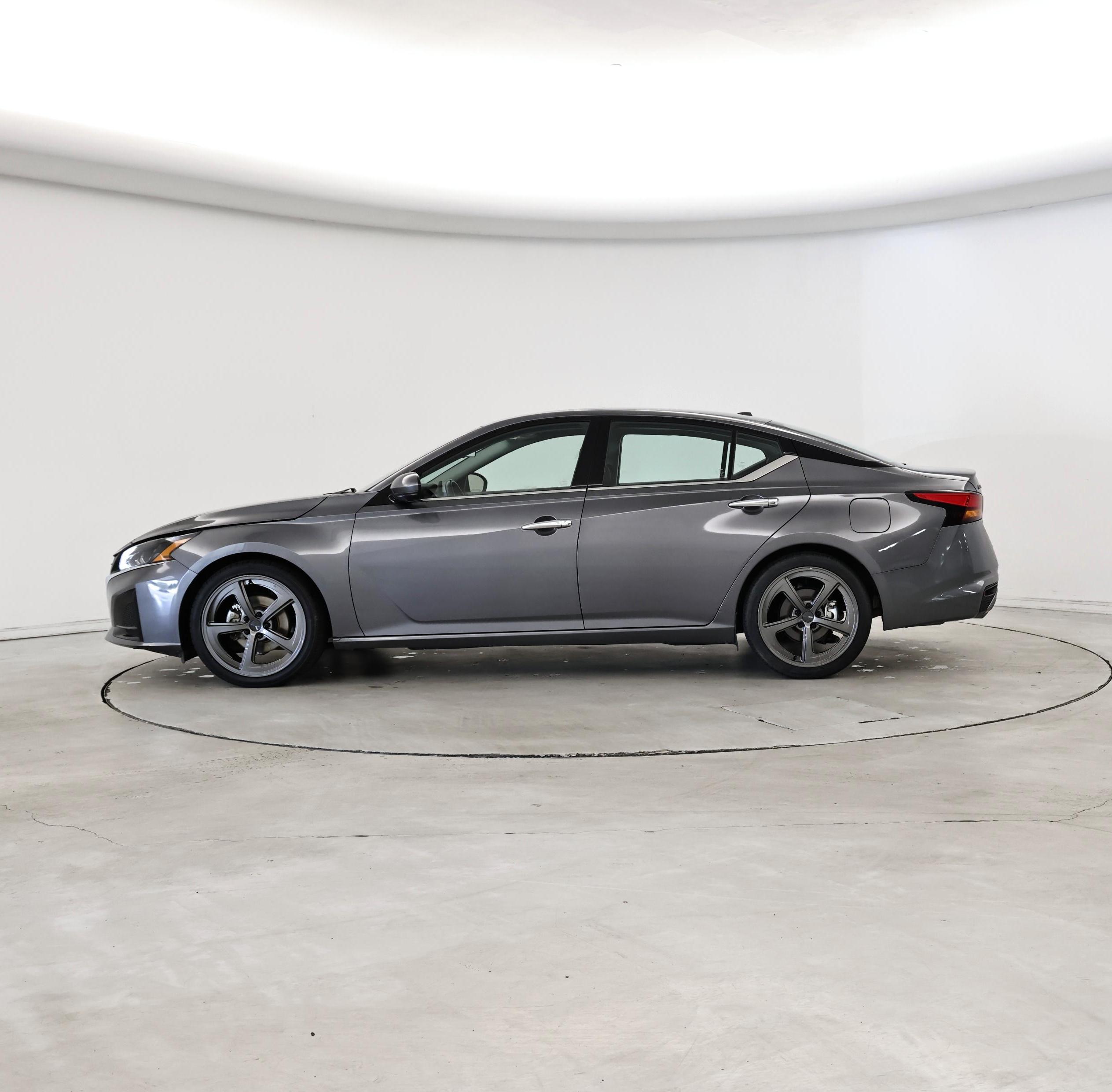 Thumbnail: 2023 Nissan Altima - 3