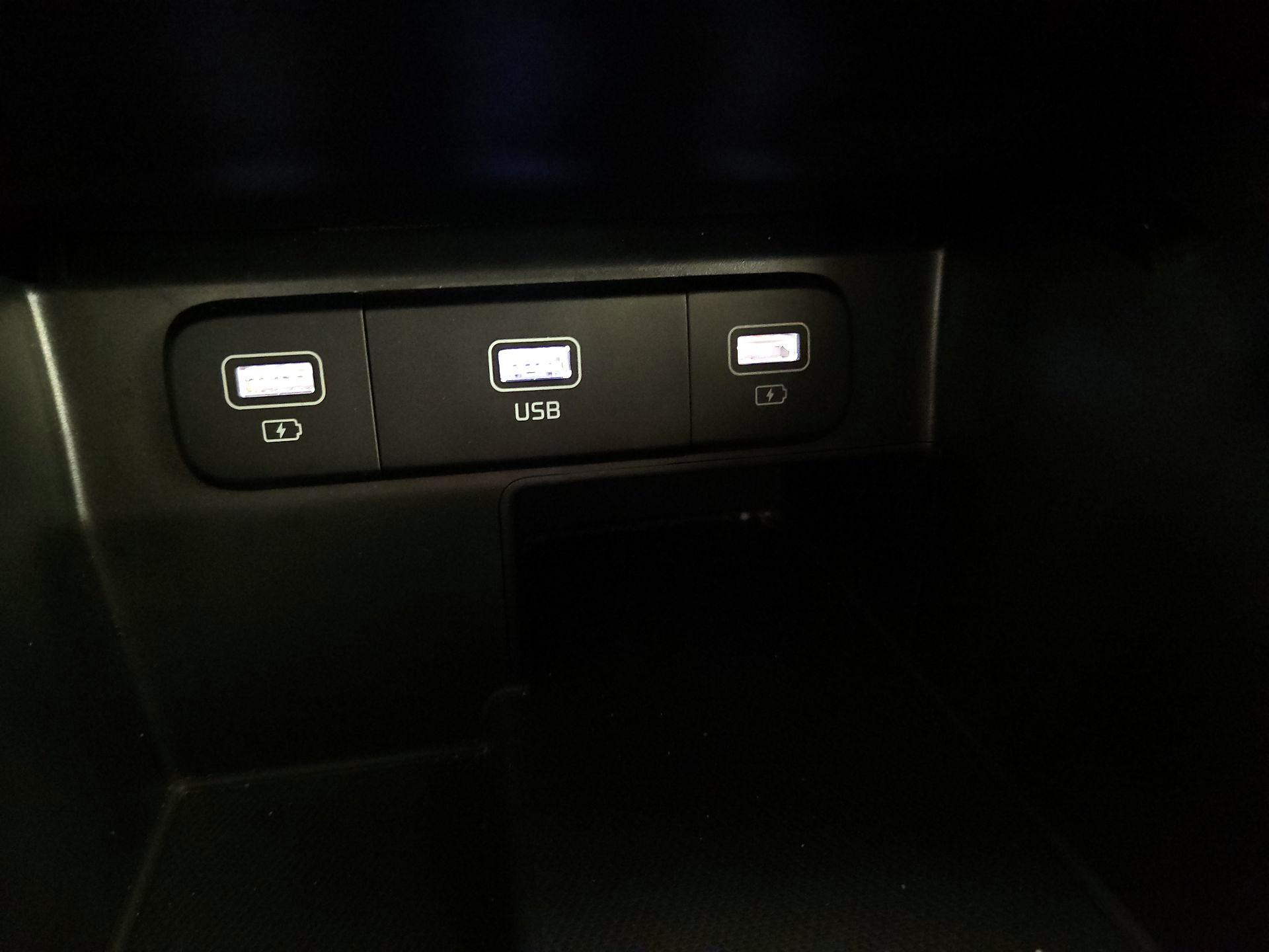 Thumbnail: 2022 Kia Sorento - 19