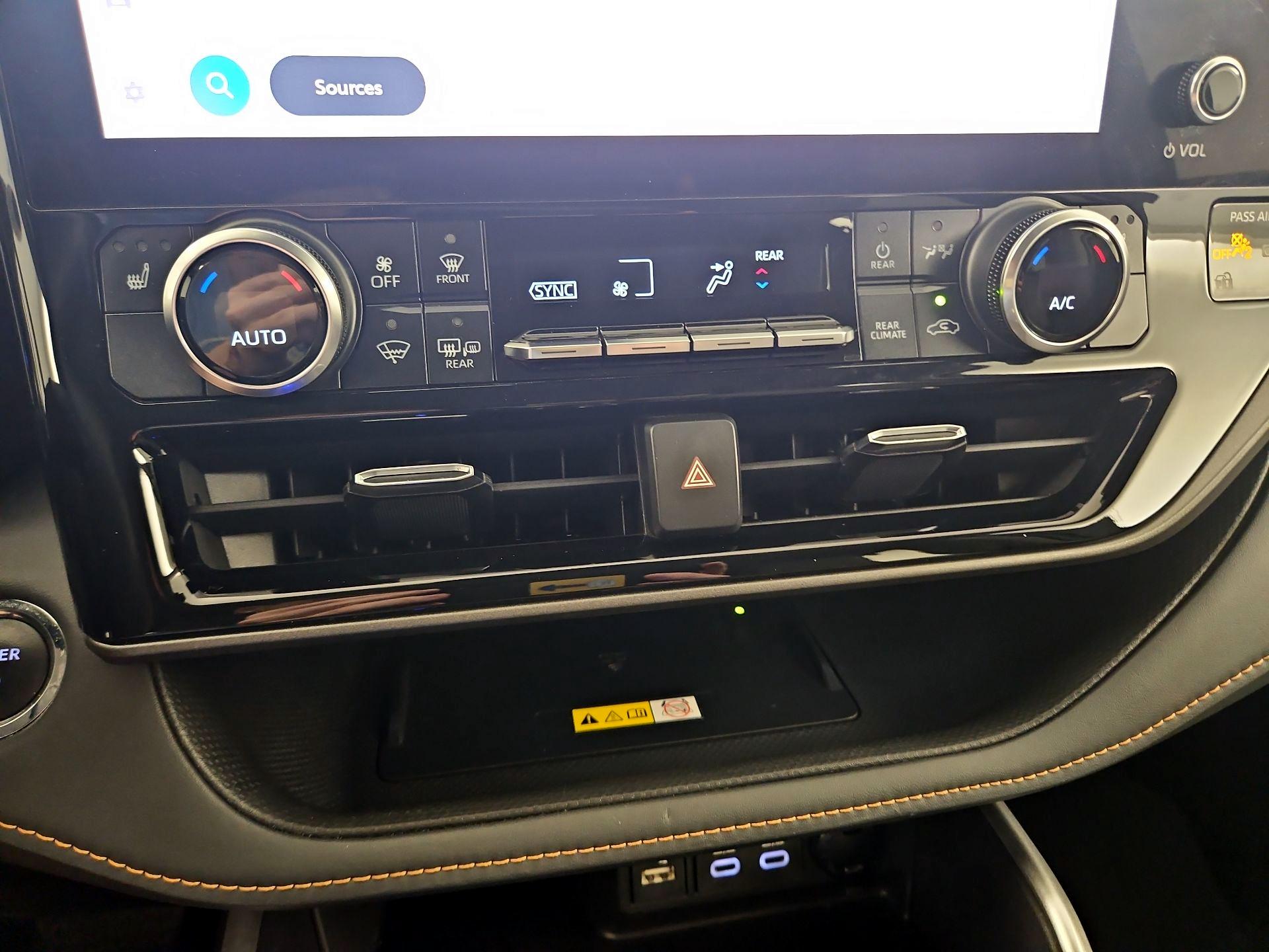 Thumbnail: 2023 Toyota Highlander - 16