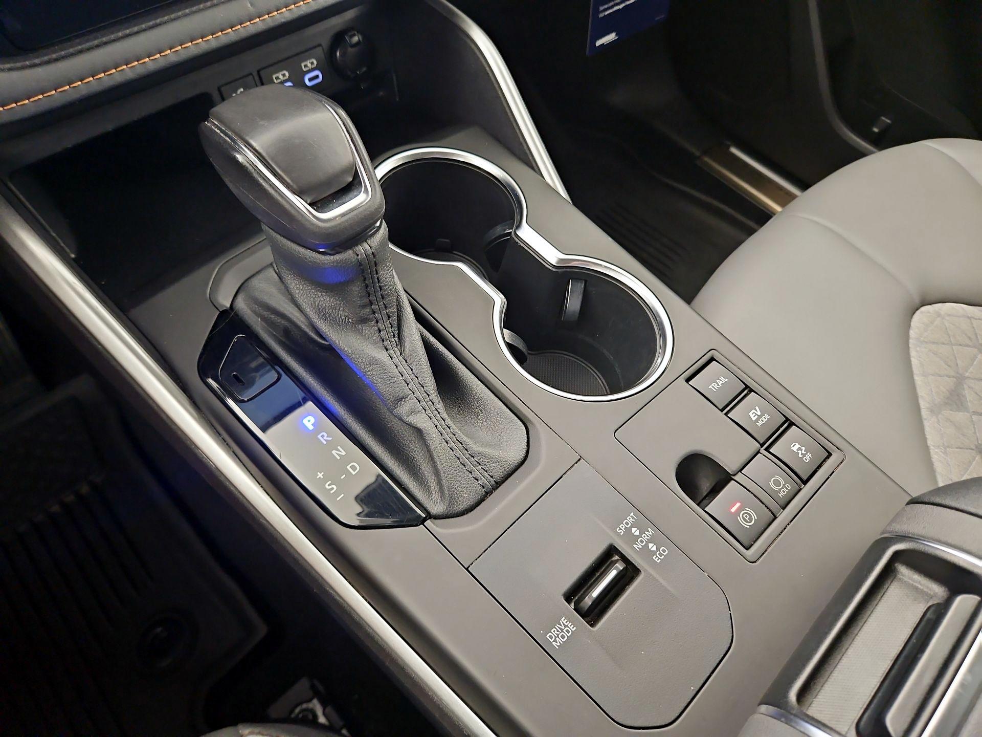 Thumbnail: 2023 Toyota Highlander - 17