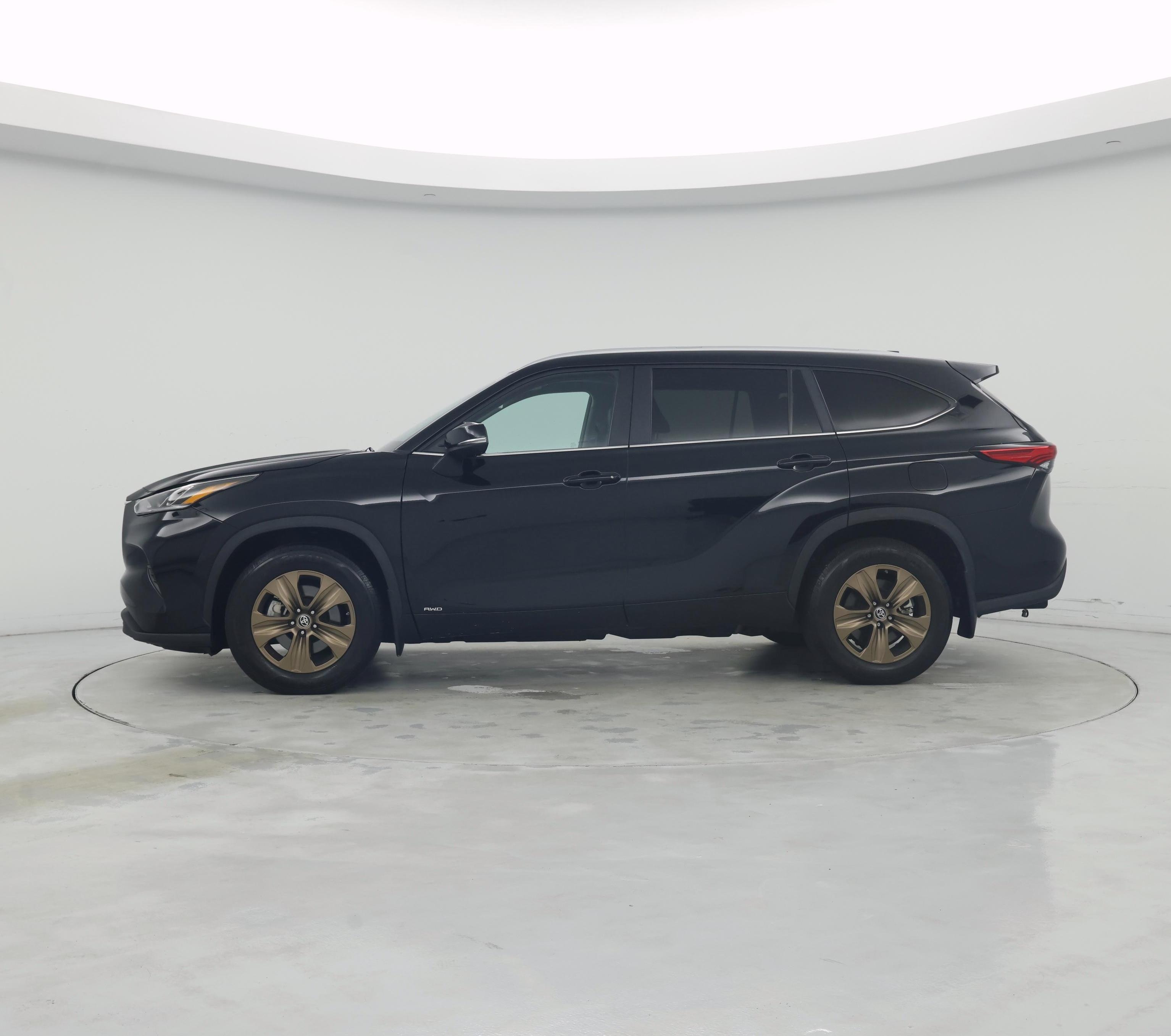 Thumbnail: 2023 Toyota Highlander - 3