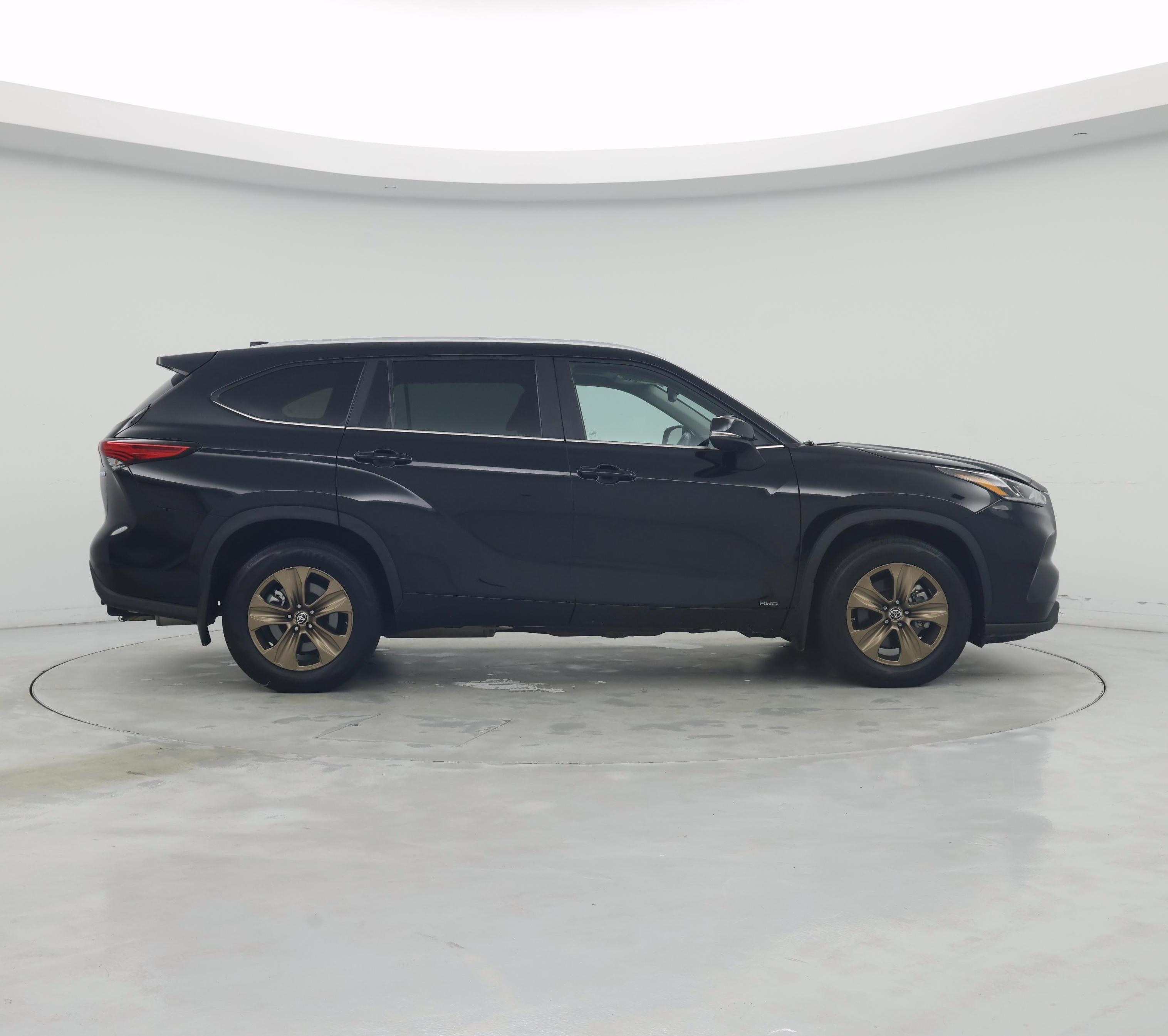 Thumbnail: 2023 Toyota Highlander - 7