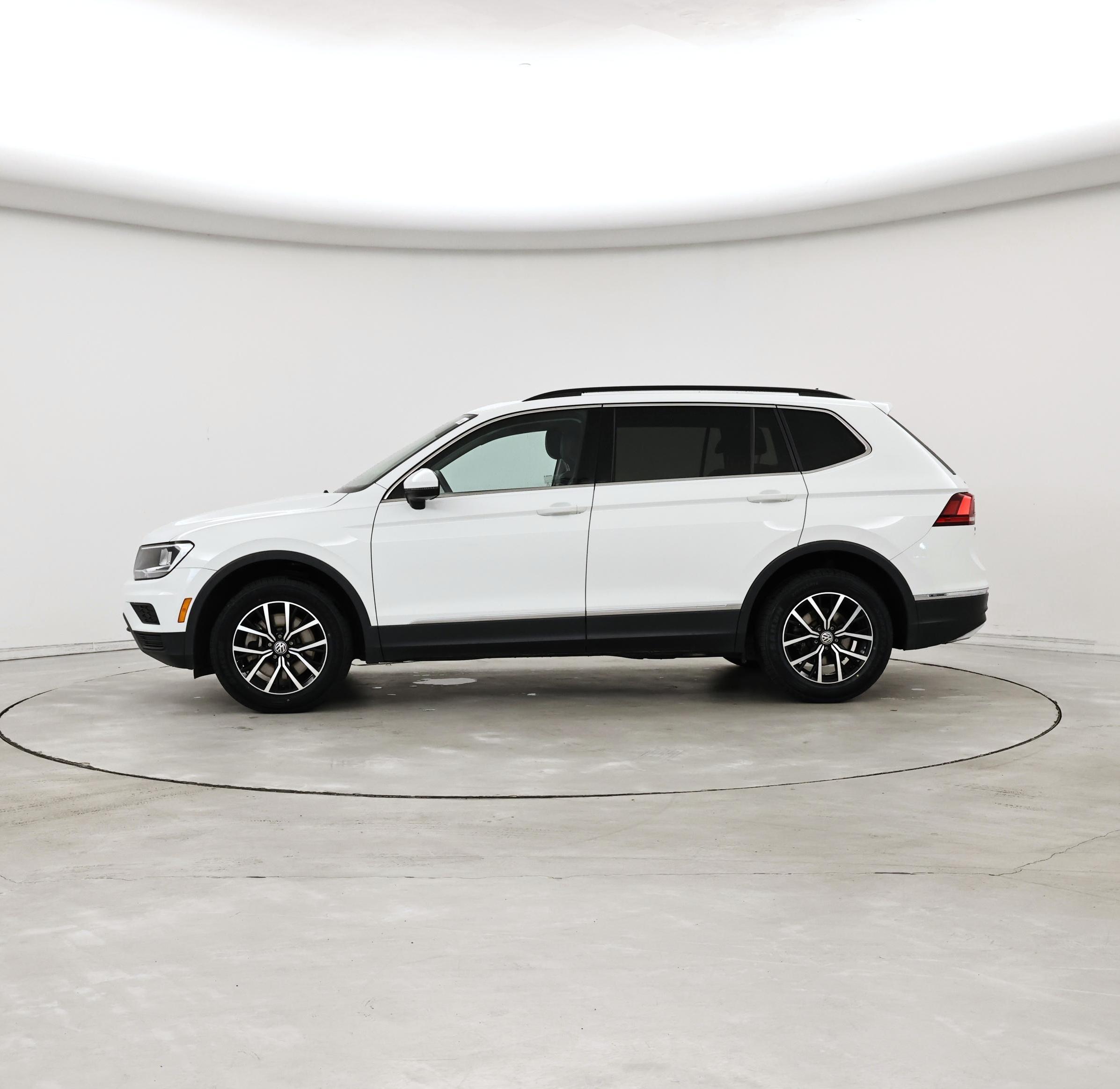 Thumbnail: 2021 Volkswagen Tiguan - 3