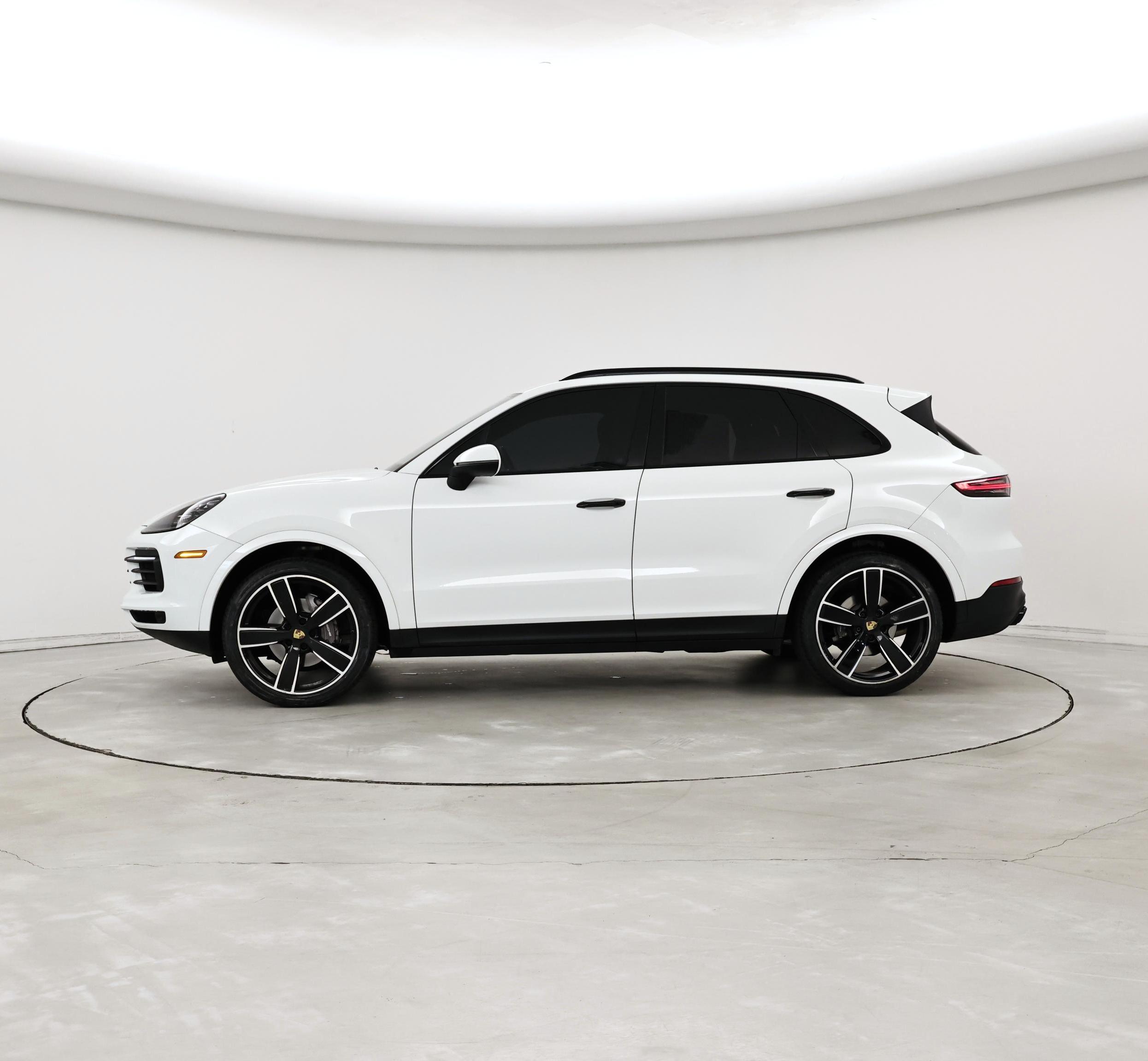 Thumbnail: 2019 Porsche Cayenne - 3